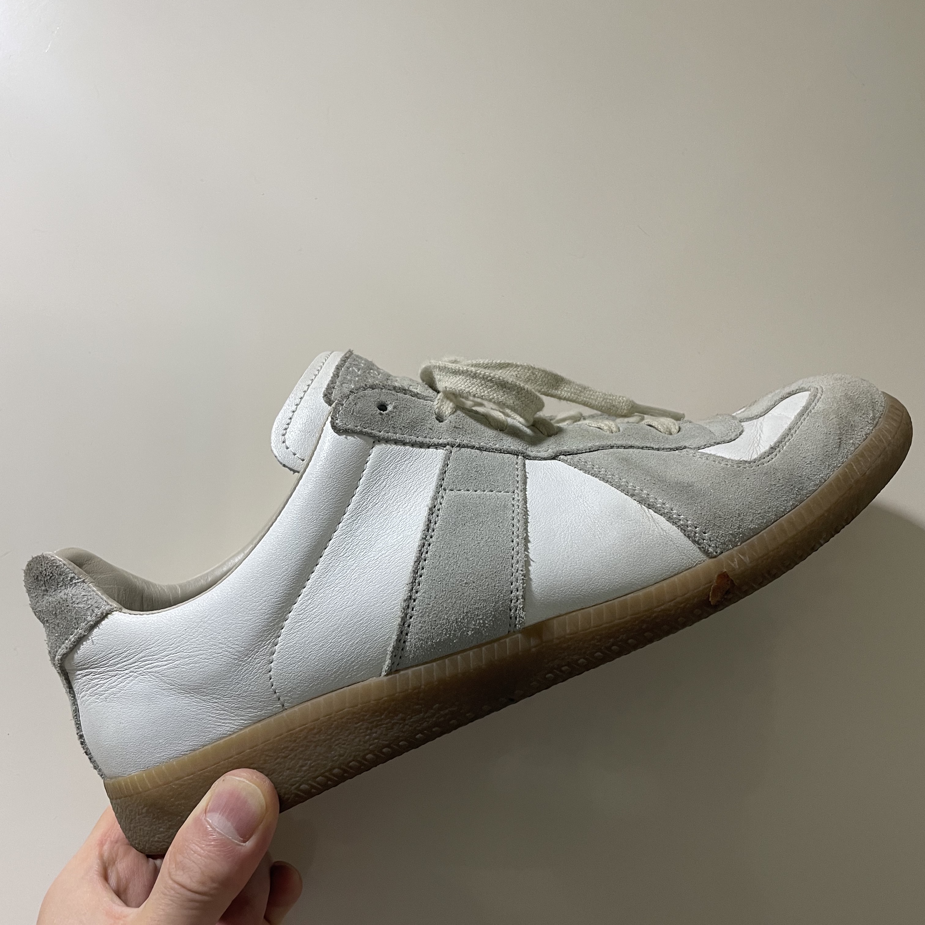 Maison Margiela Calfskin Replica Sneakers 착용 스타일