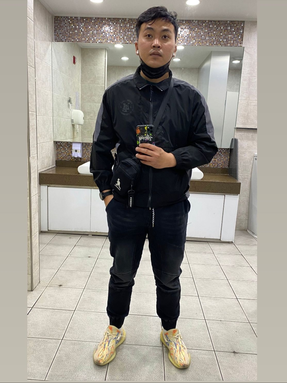 Adidas Yeezy Boost 350 V2 MX Oat, Apple AirPods 2nd Gen (Korean Ver.) 착용 스타일