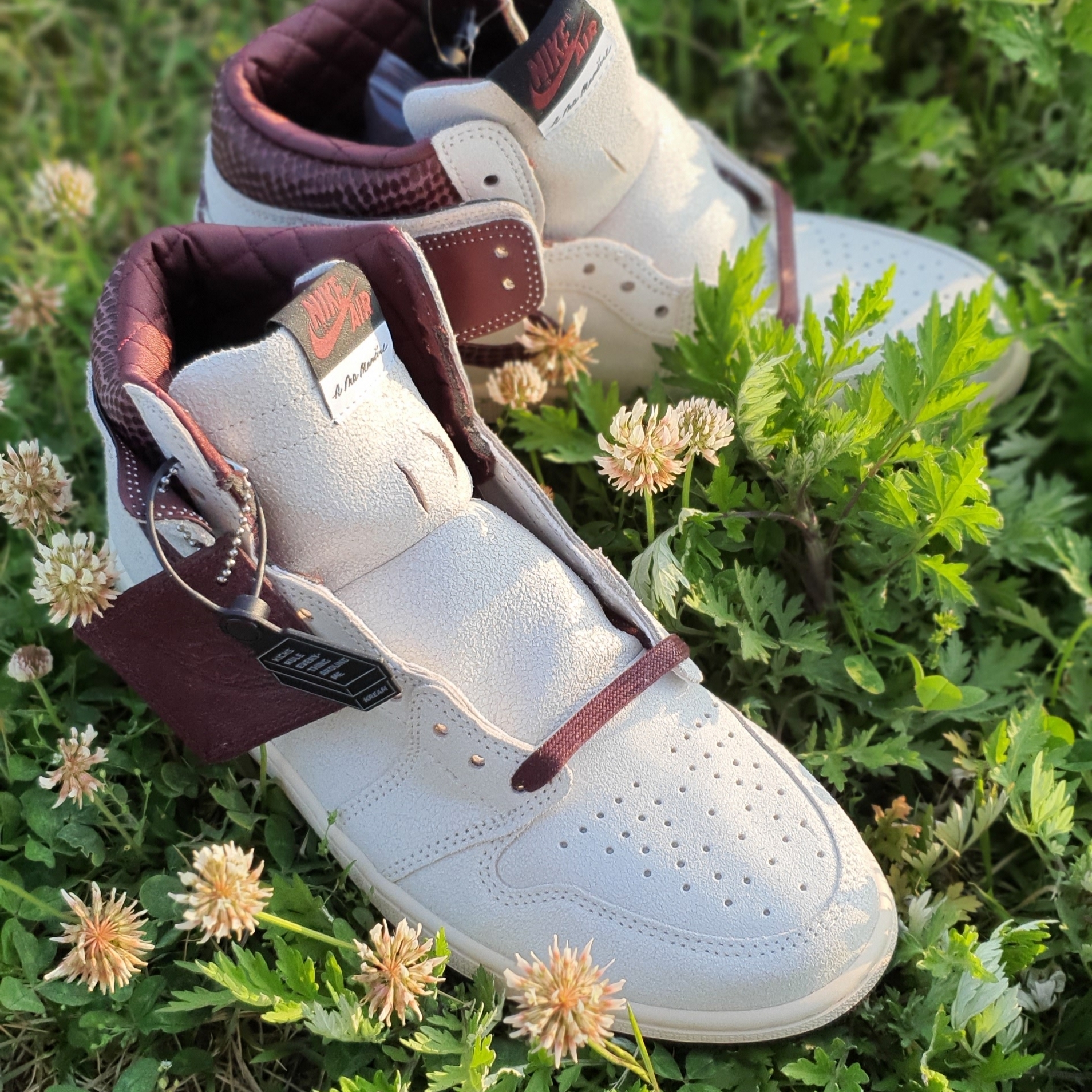 Jordan 1 x A Ma Maniere Retro High OG SP Sail and Burgundy 착용 스타일 - 1