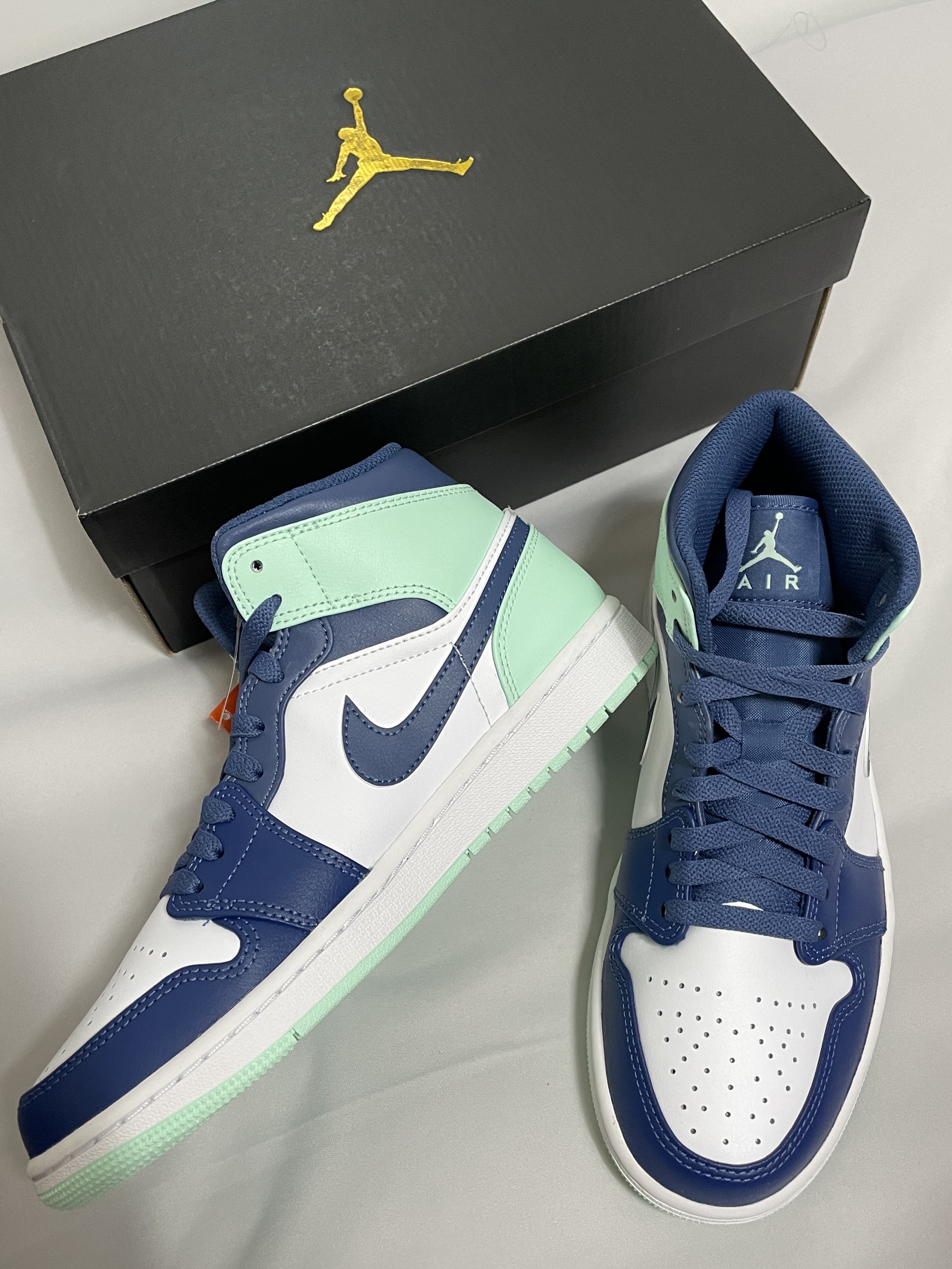 Jordan 1 Mid Blue Mint 착용 스타일