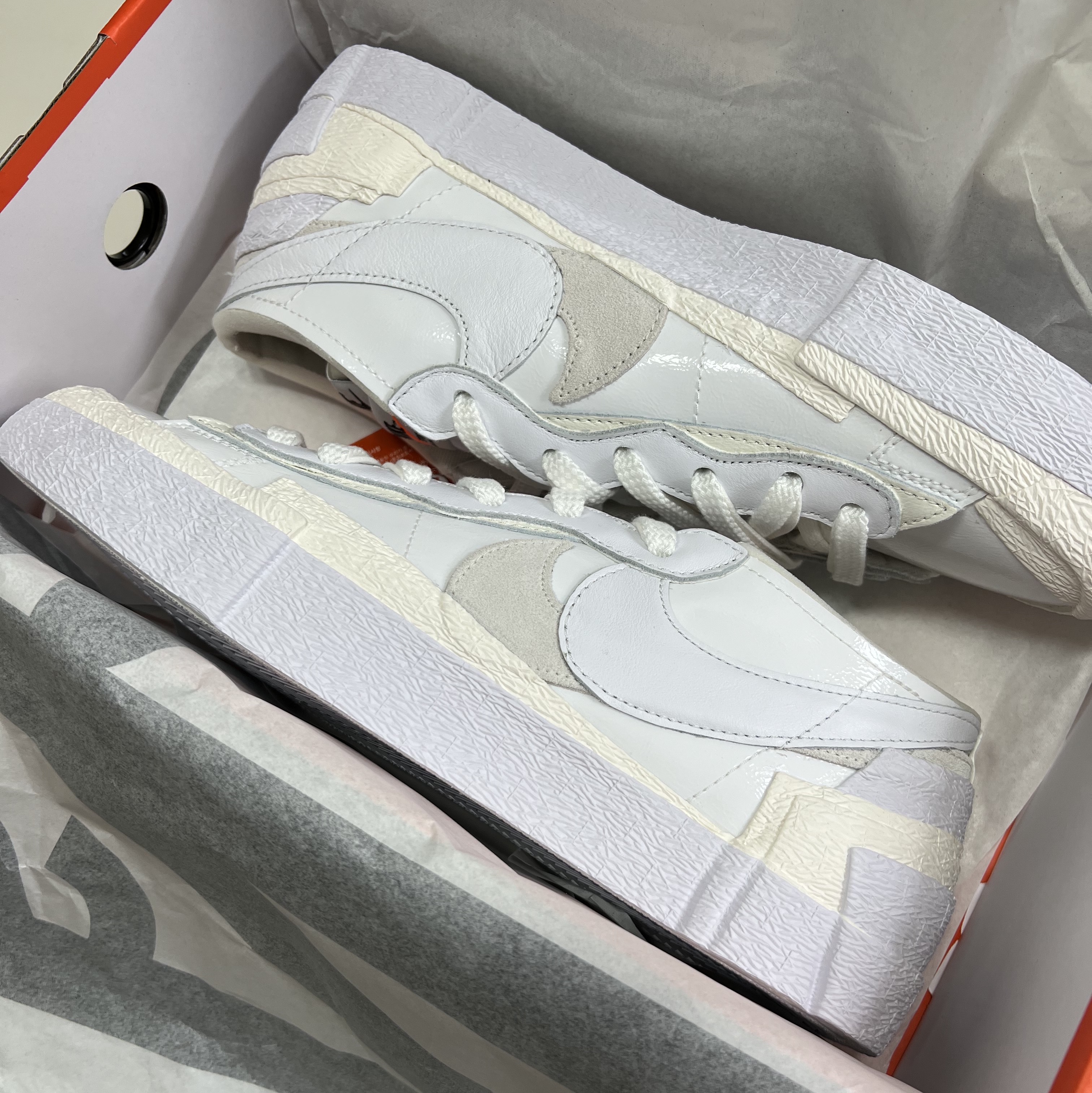 Nike x Sacai Blazer Low White Patent Leather 착용 스타일