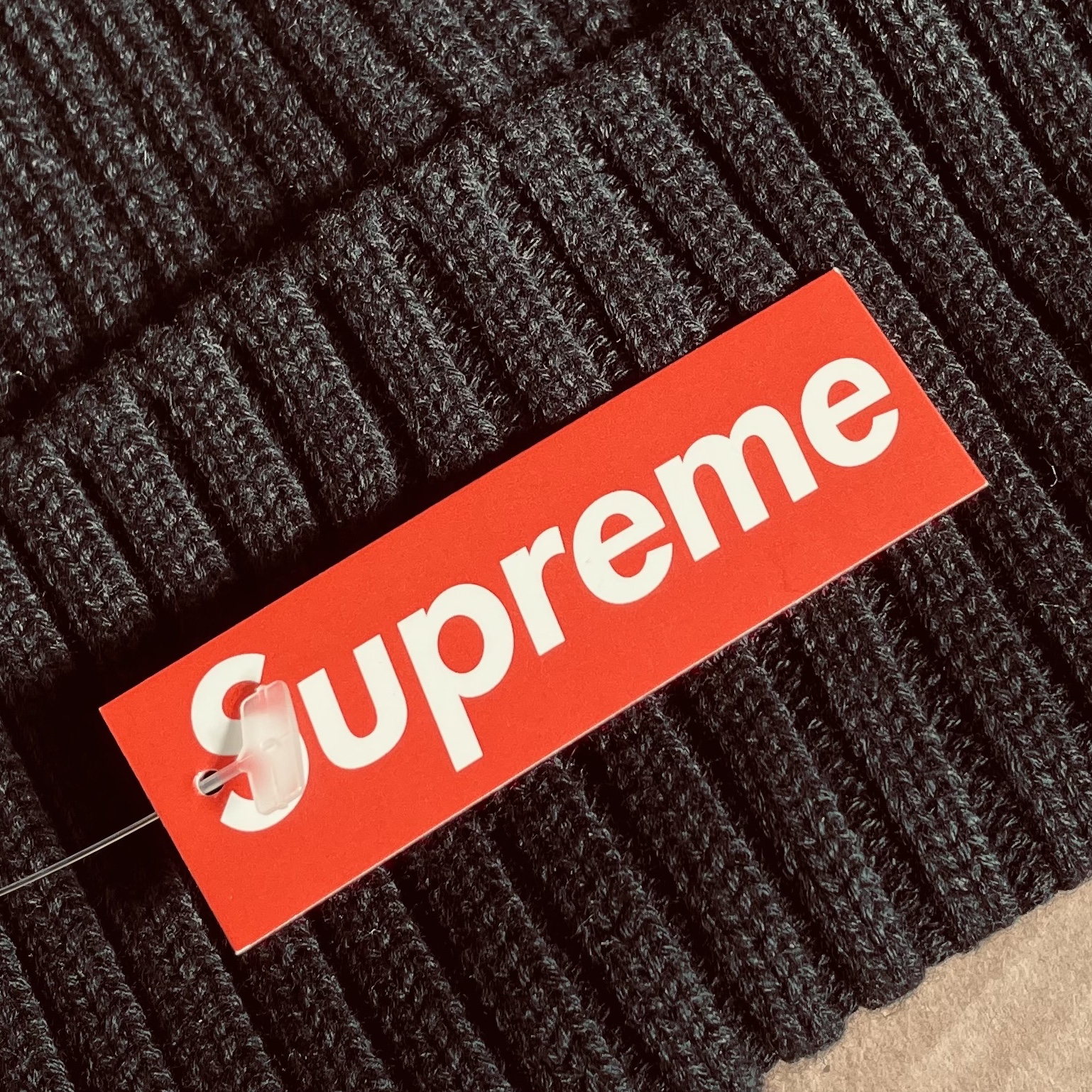 Supreme Overdyed Beanie Black 착용 스타일