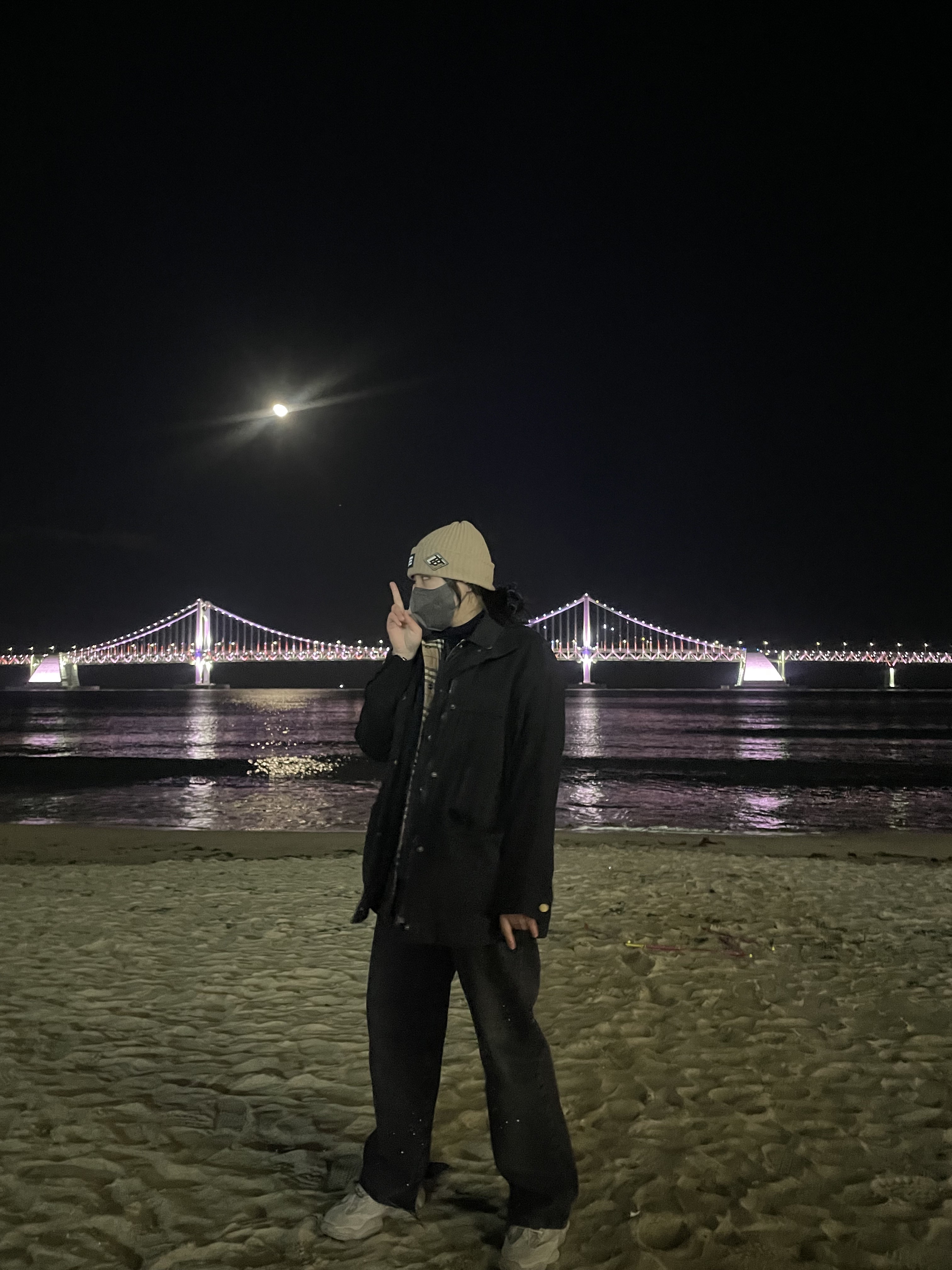 Adidas Yeezy 500 Taupe Light, Zara x Ader Error Slit Jeans Black 착용 스타일