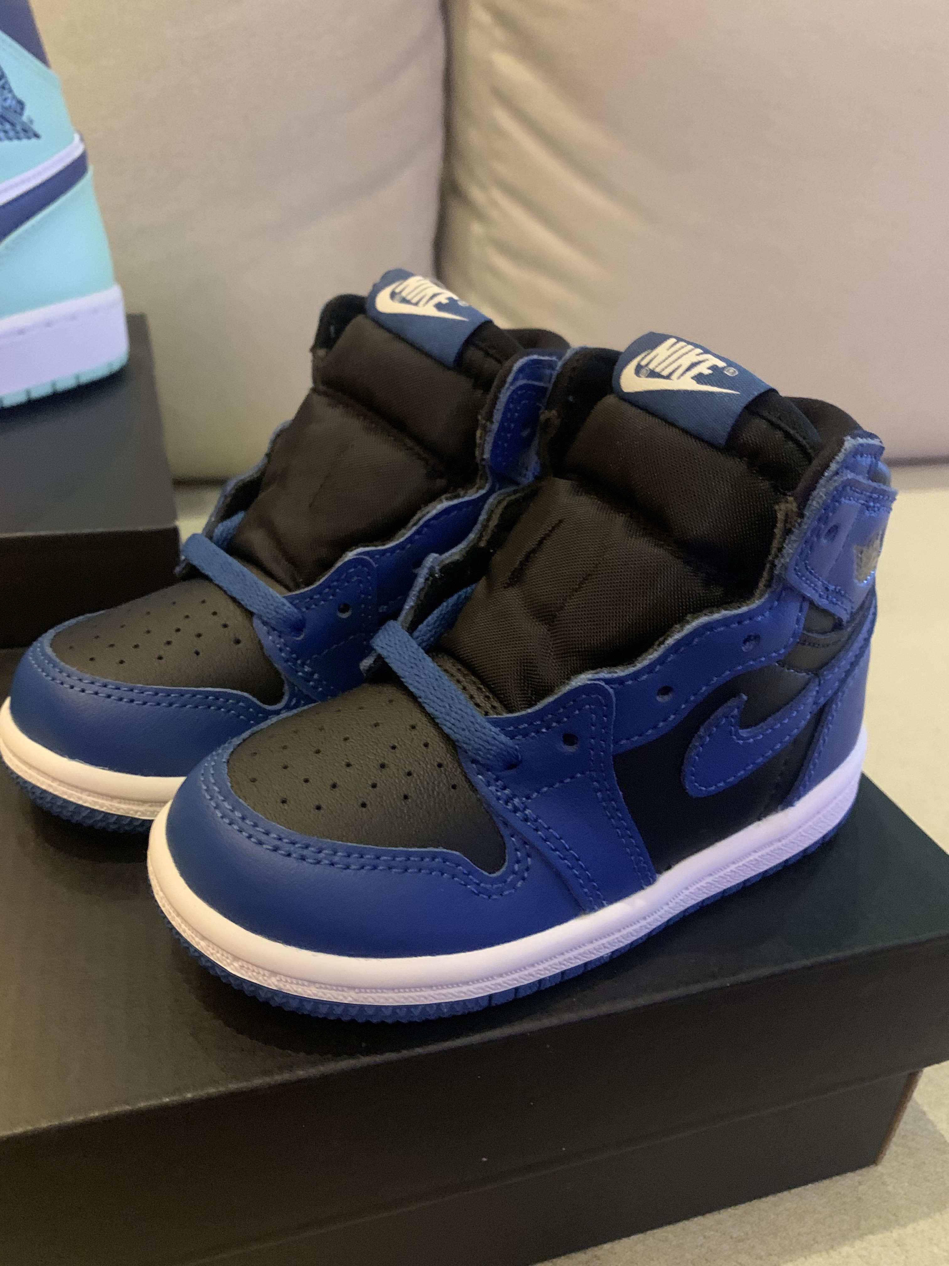 Jordan 1 Mid Blue Mint, (TD) Jordan 1 Retro High OG Dark Marina Blue 착용 스타일 - 5