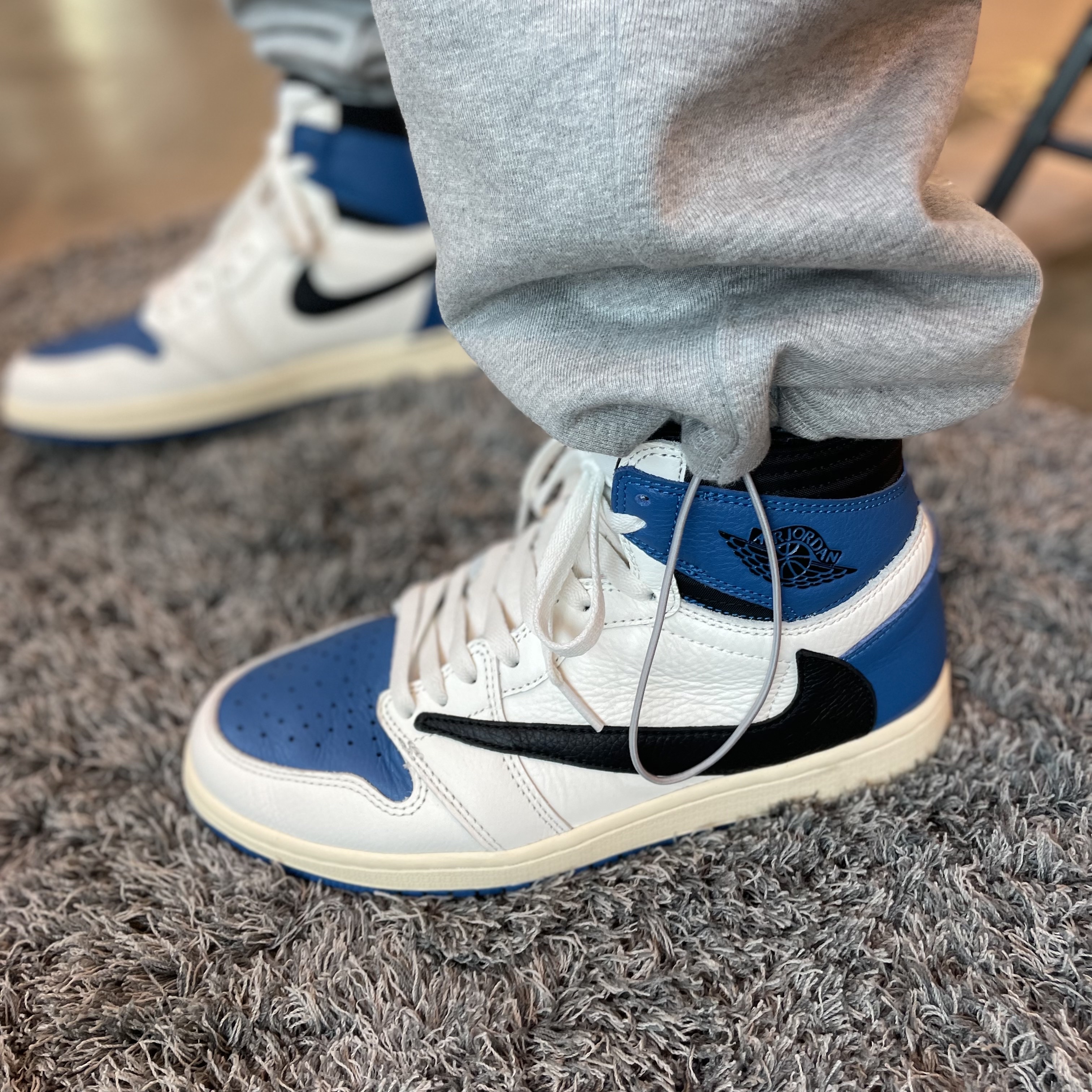 Jordan 1 x Travis Scott x Fragment Retro High OG SP Military Blue 착용 스타일