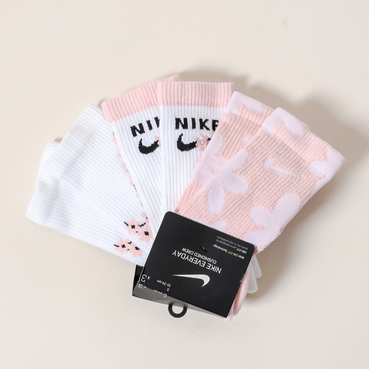 (Kids) Nike Everyday Plus Socks Pink (3 Pack/Korean Ver.) 착용 스타일 - 1