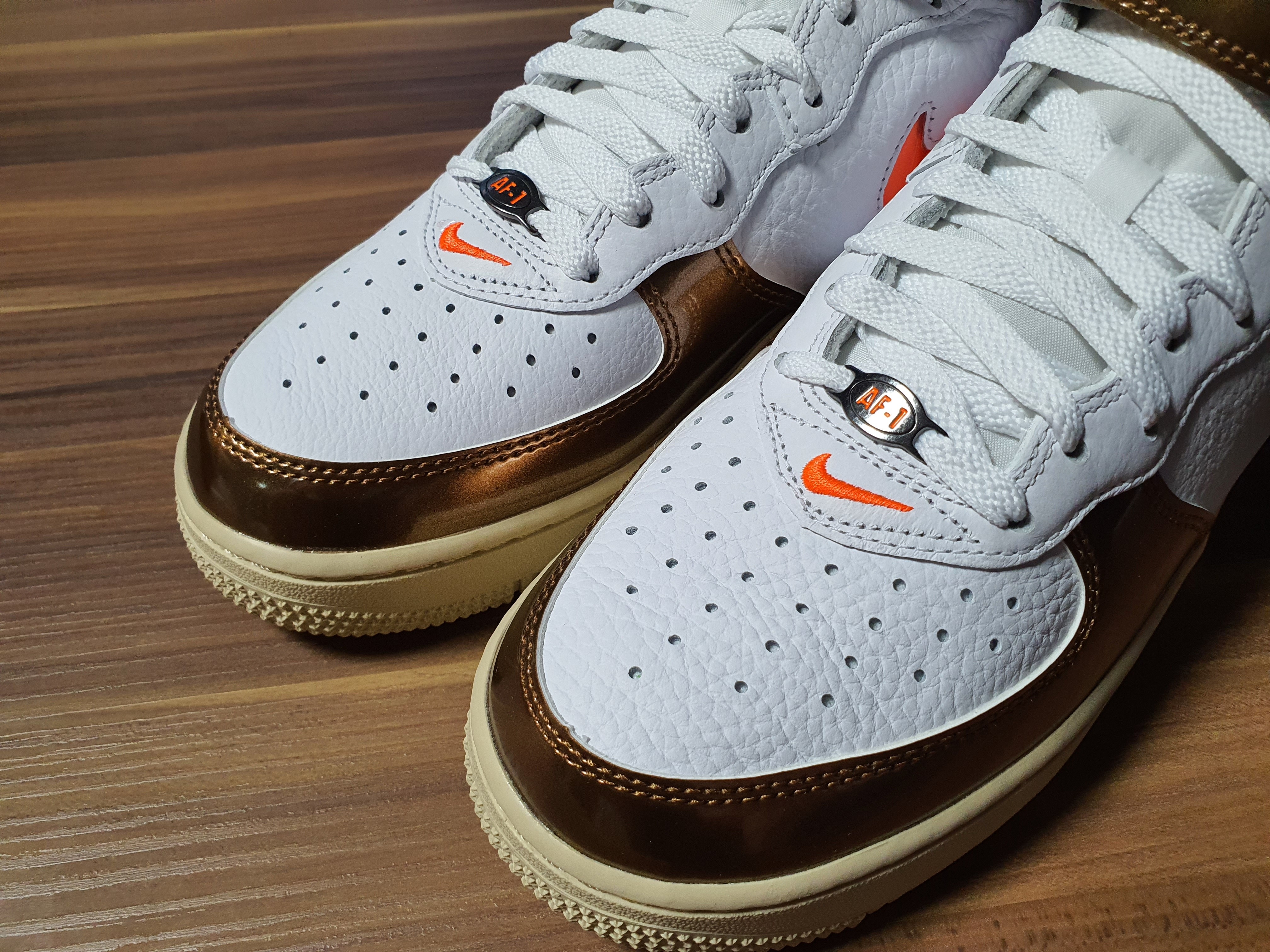 Nike Air Force 1 Mid QS Ale Brown 착용 스타일 - 2