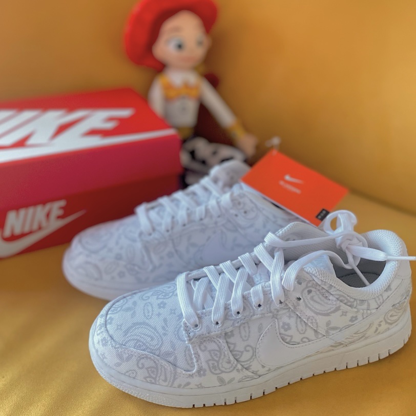 (W) Nike Dunk Low Essential White Paisley 착용 스타일