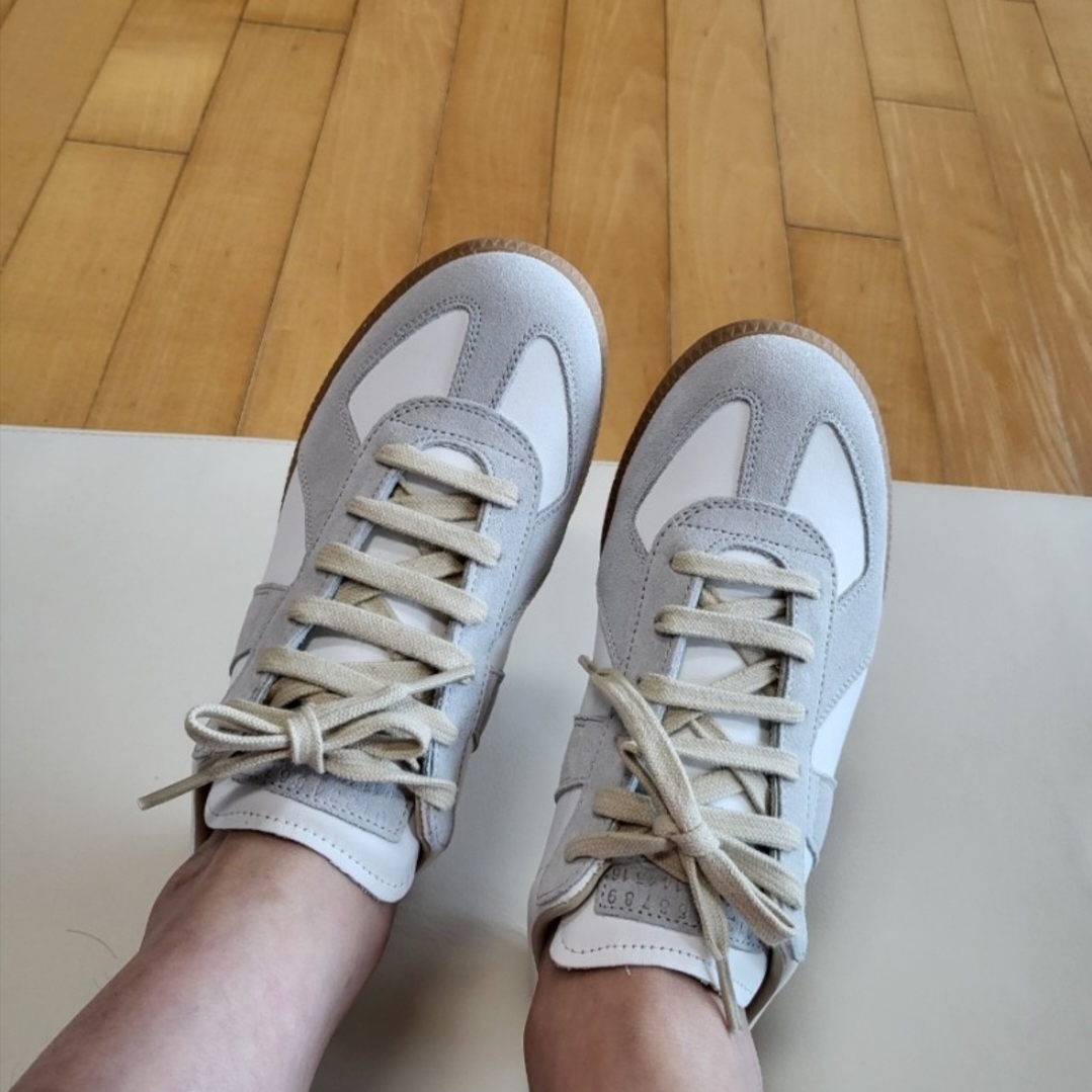 (W) Maison Margiela Calfskin Replica Sneakers White 착용 스타일