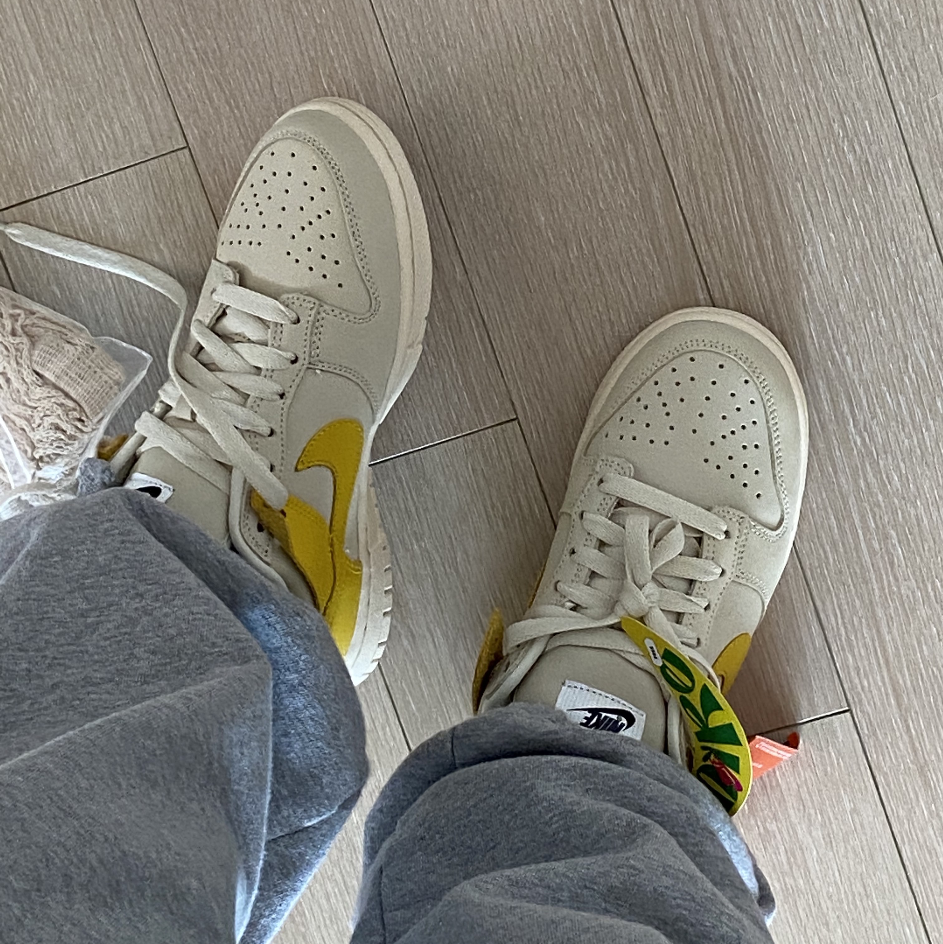 (W) Nike Dunk Low LX Banana 착용 스타일 - 1