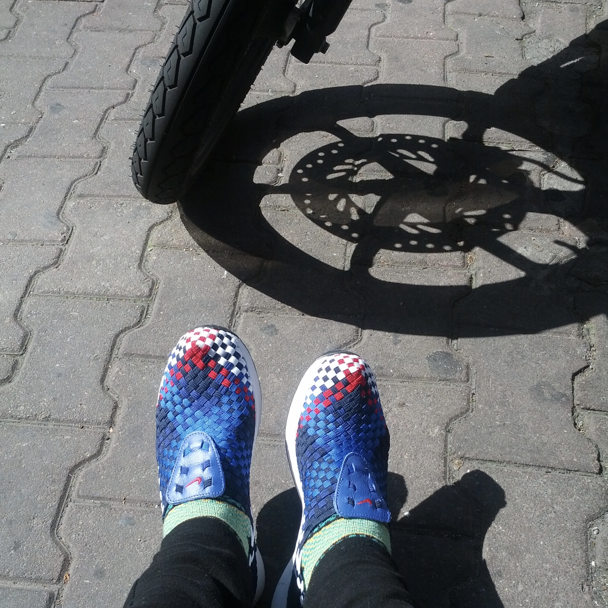 Nike Air Woven Rainbow Blue Red 착용 스타일