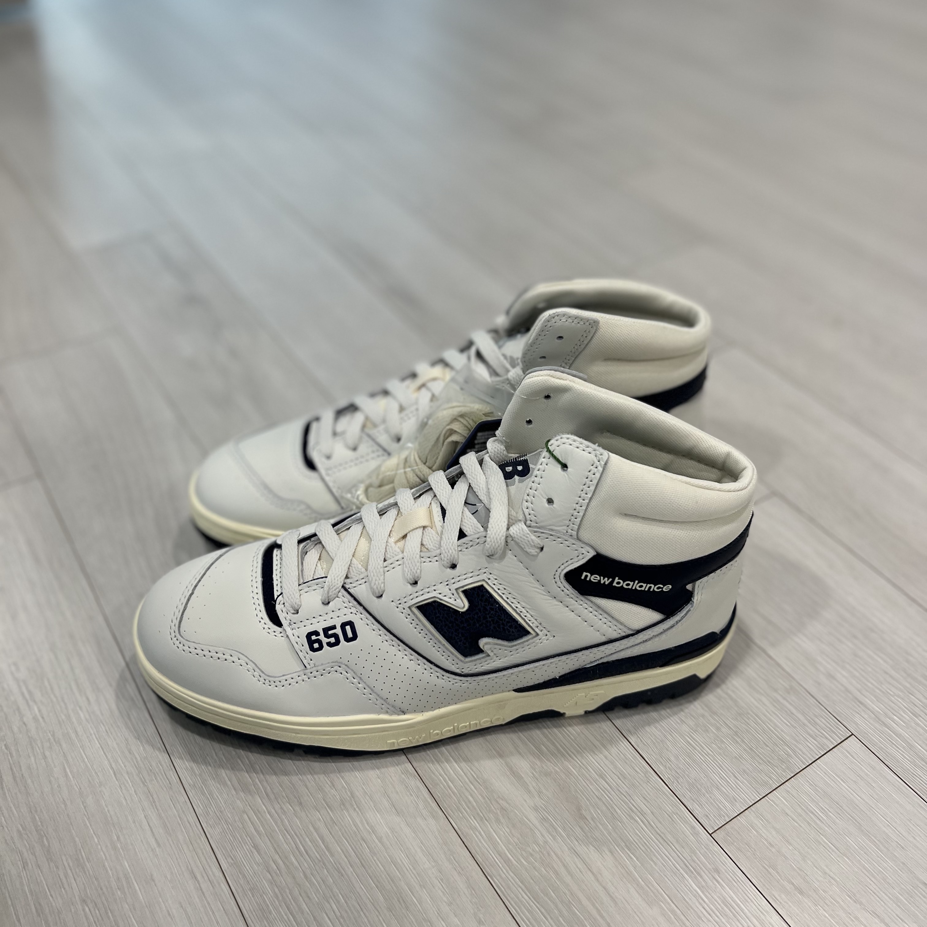 New Balance x Aime Leon Dore 650R White Navy 착용 스타일 - 1