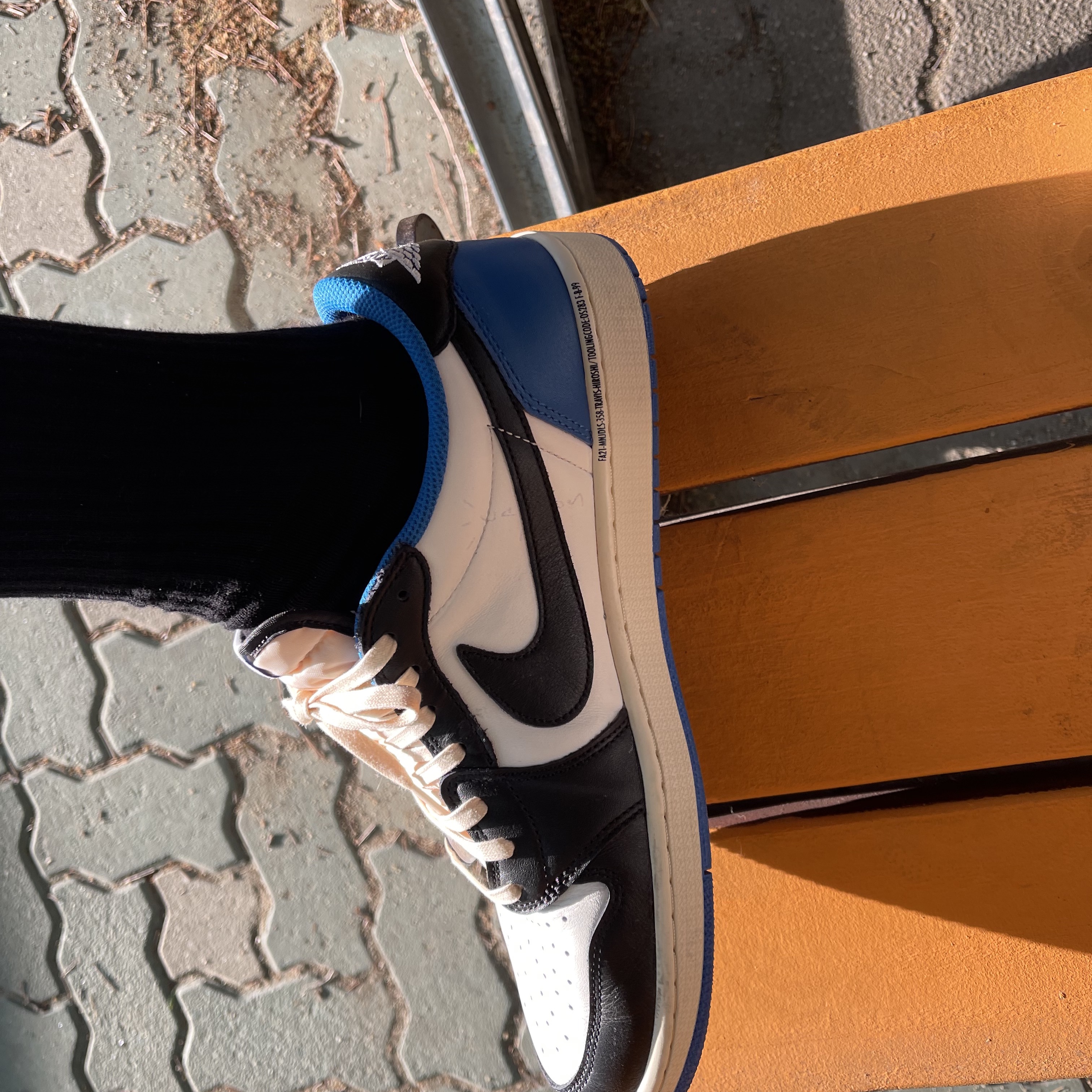 Jordan 1 x Travis Scott x Fragment Retro Low OG SP Military Blue 착용 스타일 - 2