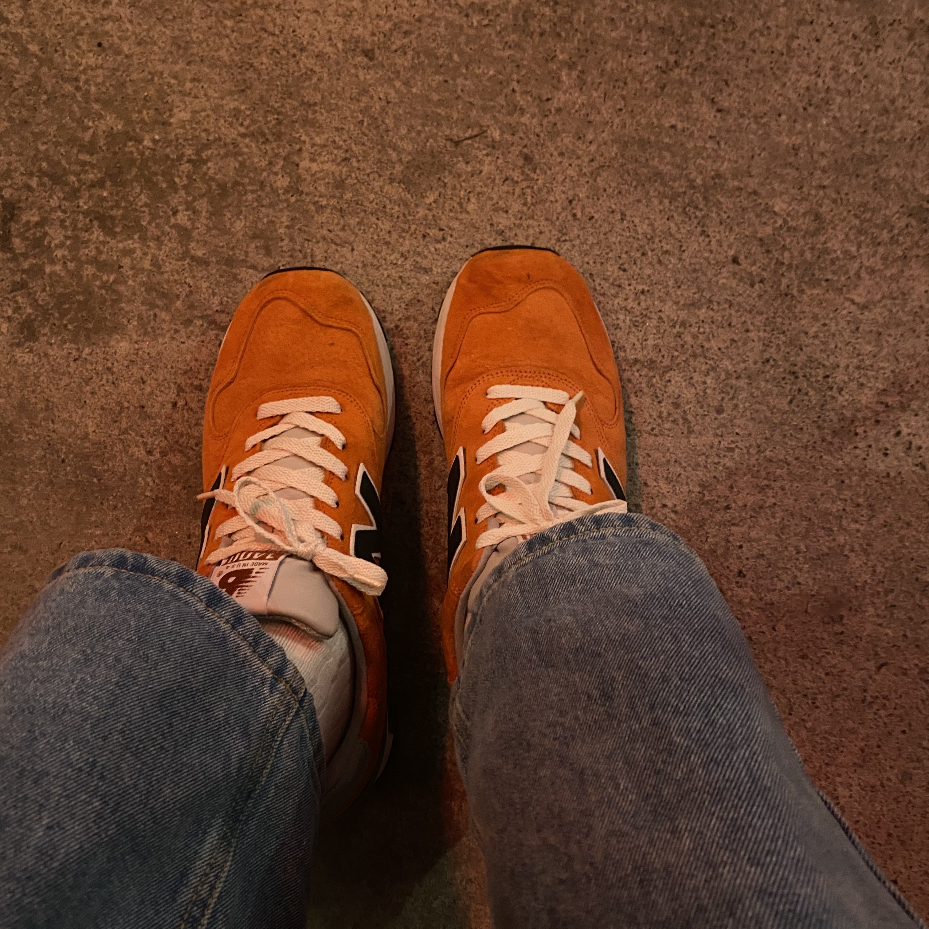 New Balance x J.Crew 1400 Made in USA Orange 착용 스타일 - 2