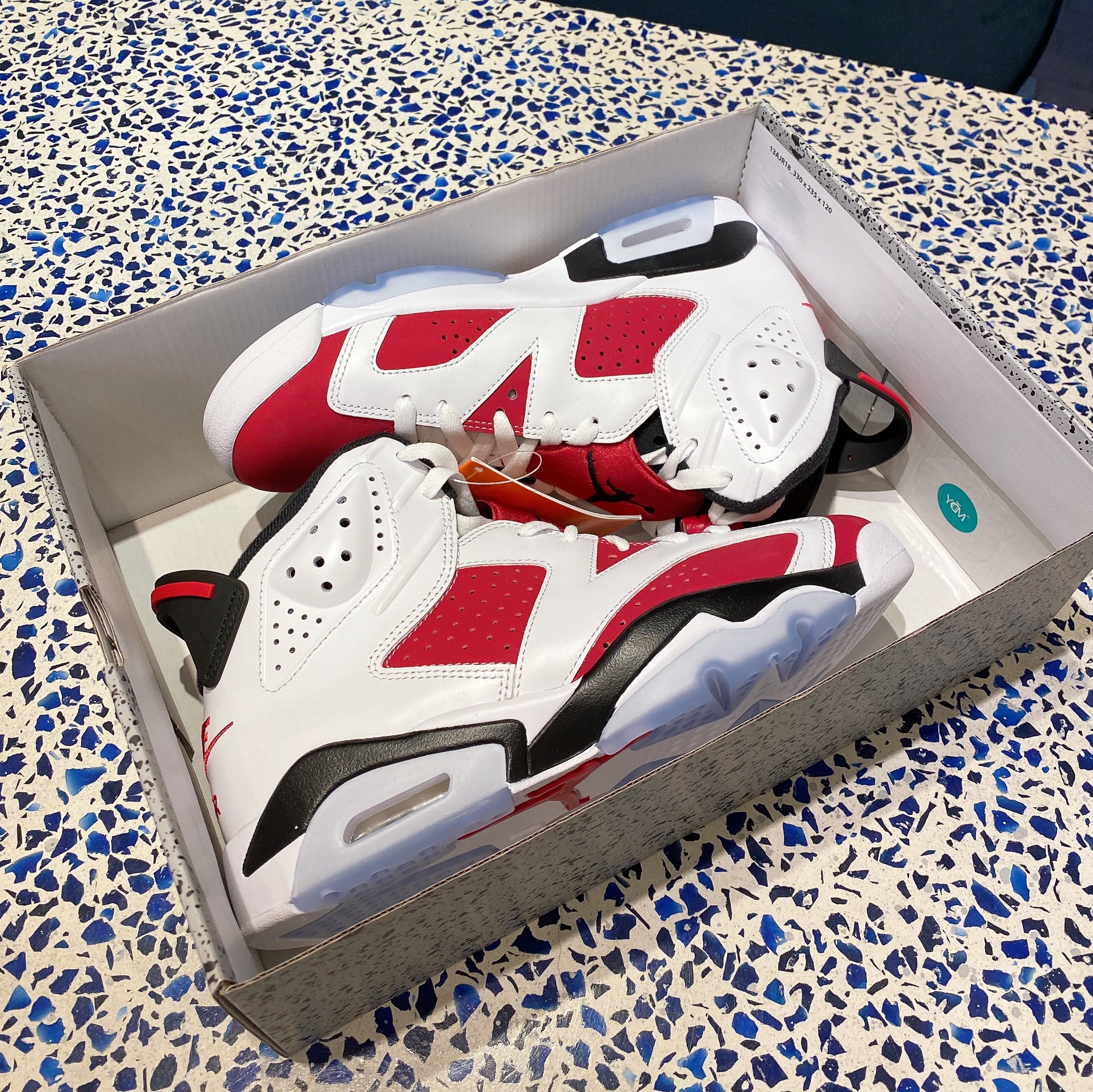 Jordan 6 Retro Carmine 2021, (GS) Jordan 6 Retro Carmine 2021 착용 스타일 - 2