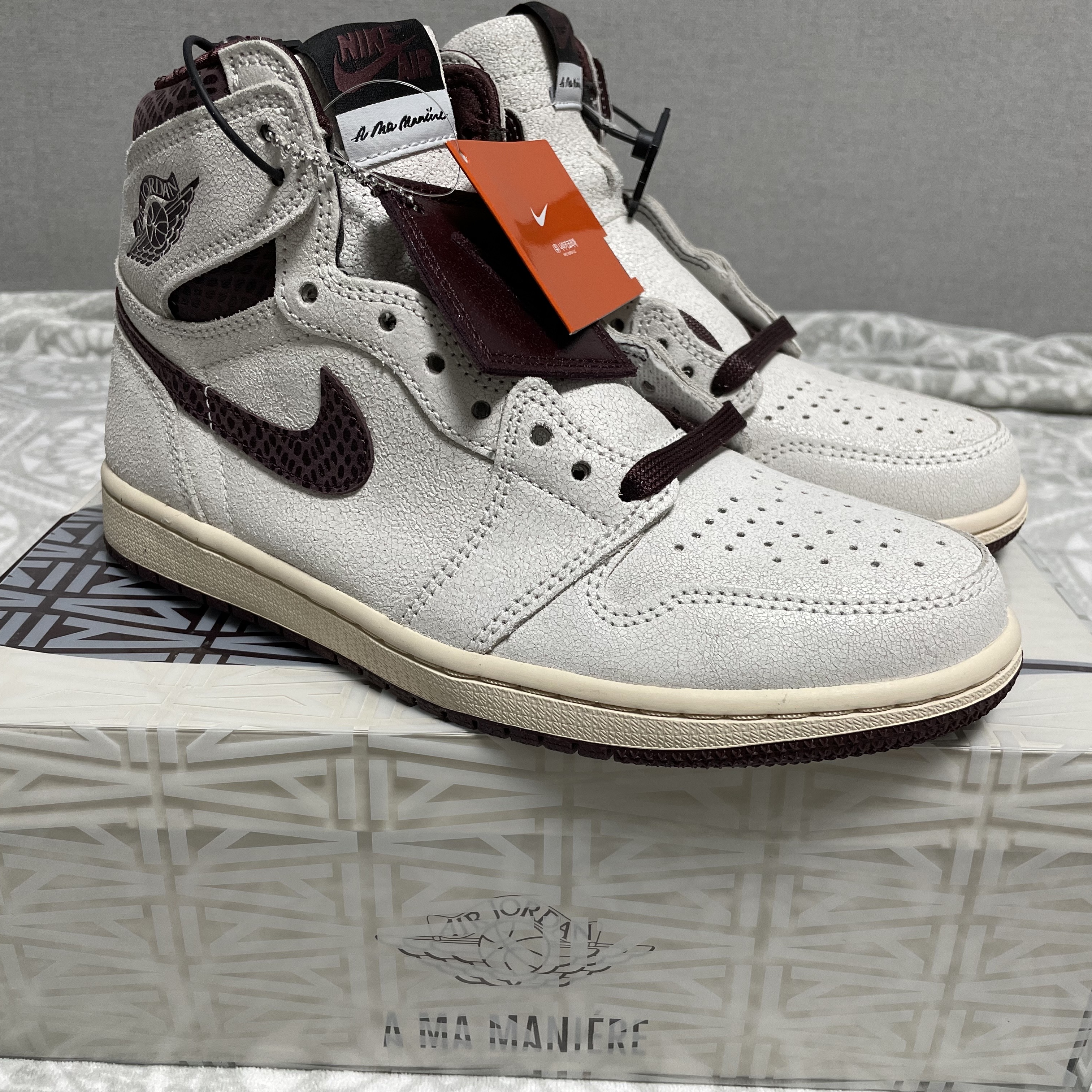 Jordan 1 x A Ma Maniere Retro High OG SP Sail and Burgundy 착용 스타일 - 2