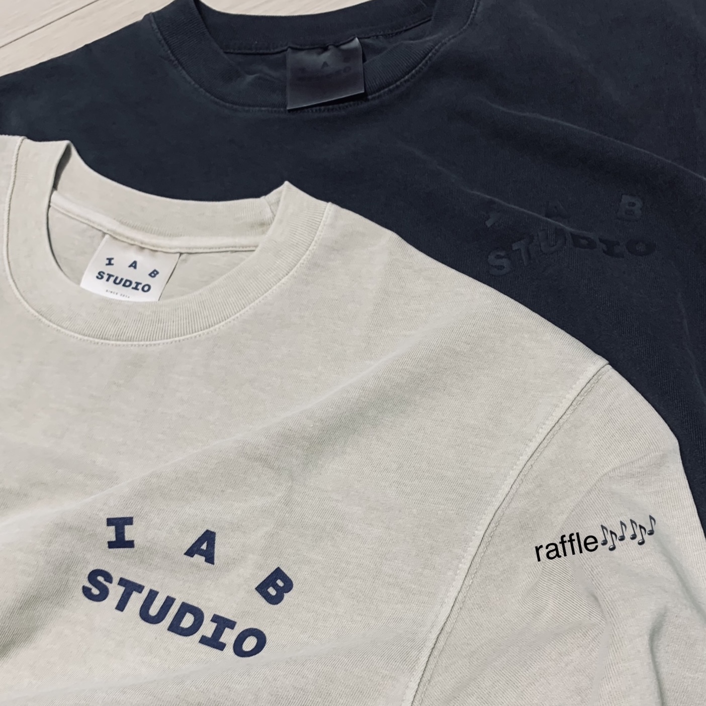 IAB Studio Pigment T-Shirt Black, IAB Studio Pigment T-Shirt Oatmeal 착용 스타일 - 2