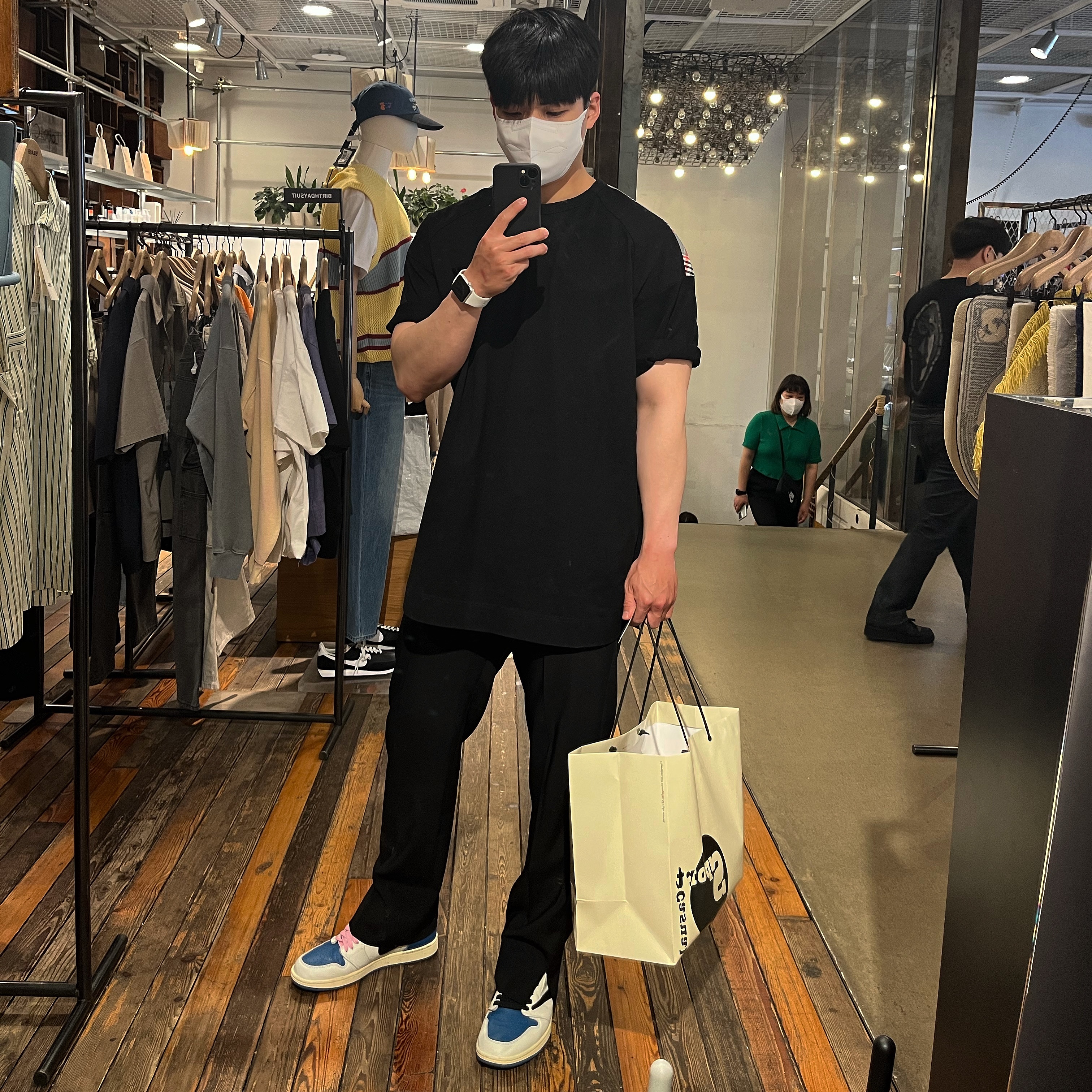 Jordan 1 x Travis Scott x Fragment Retro High OG SP Military Blue 착용 스타일