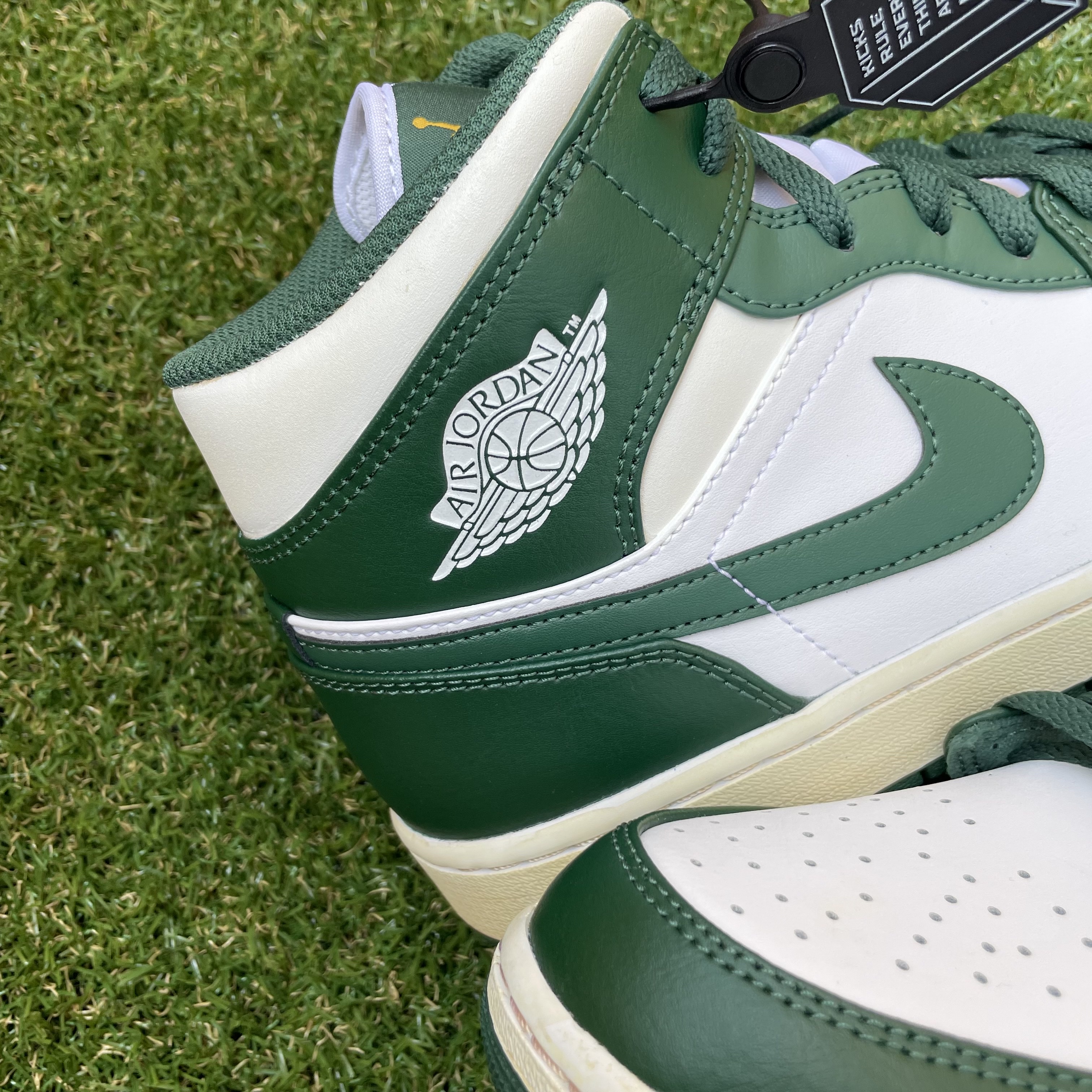 Jordan 1 Mid Sonics 2021, (GS) Jordan 1 Mid Sonics 2021 착용 스타일 - 2