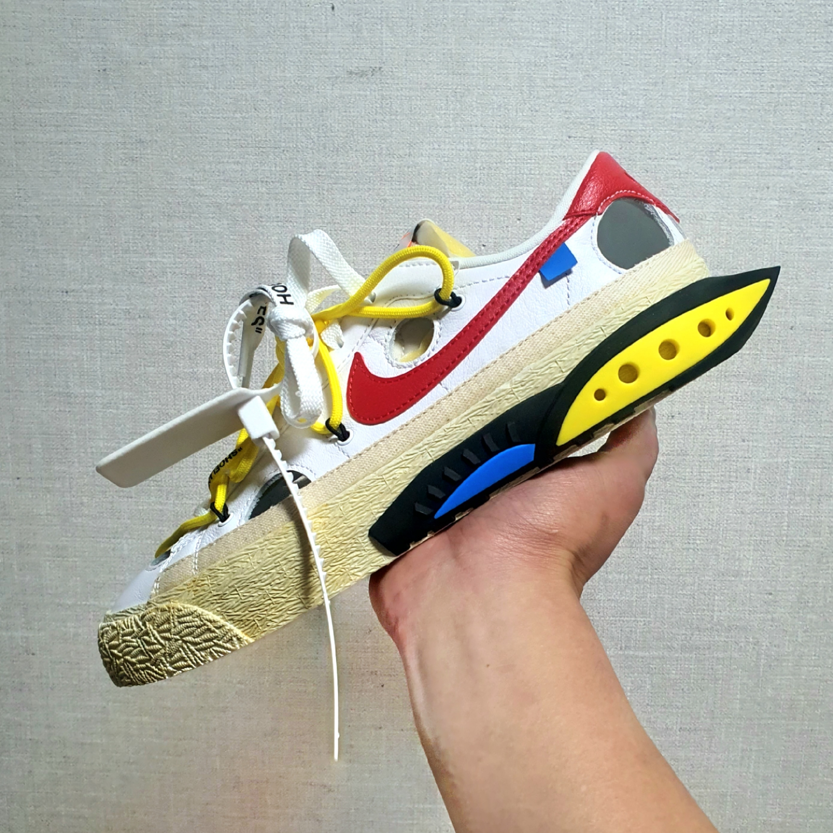 Nike x Off-White Blazer Low '77 White and University Red 착용 스타일 - 2