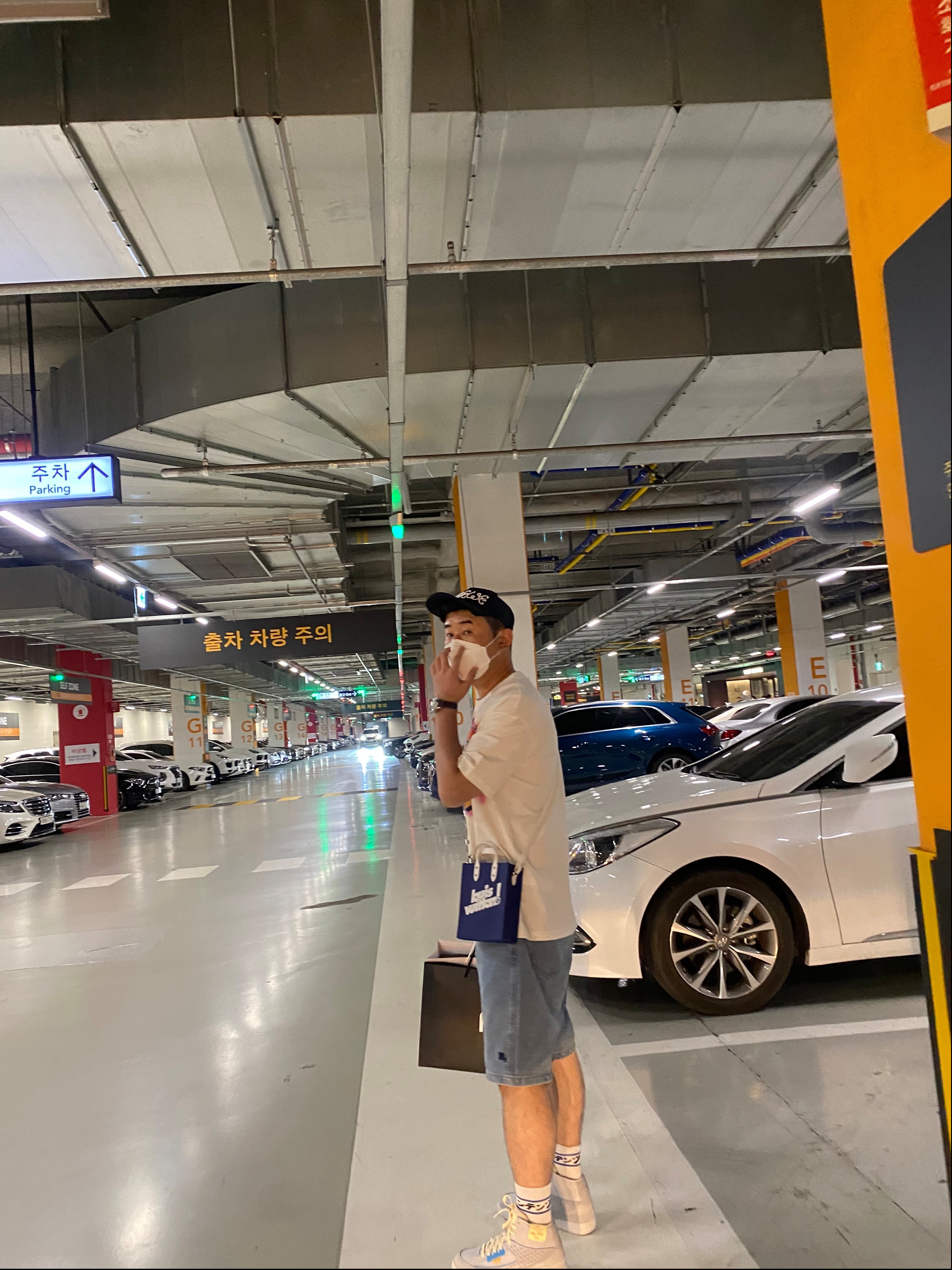 Jordan 2 x Union Retro SP Grey Fog, Supreme x Burberry Denim Shorts Washed Blue - 22SS 착용 스타일 - 1