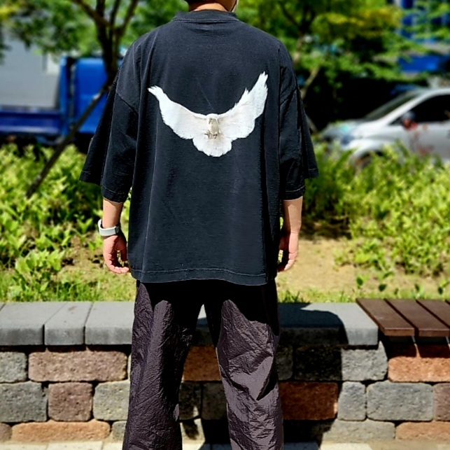 Yeezy Gap Engineered By Balenciaga Dove 3/4 Sleeve T-Shirt Washed Black, (Infant) Adidas Yeezy Boost 350 V2 Synth 착용 스타일 - 2