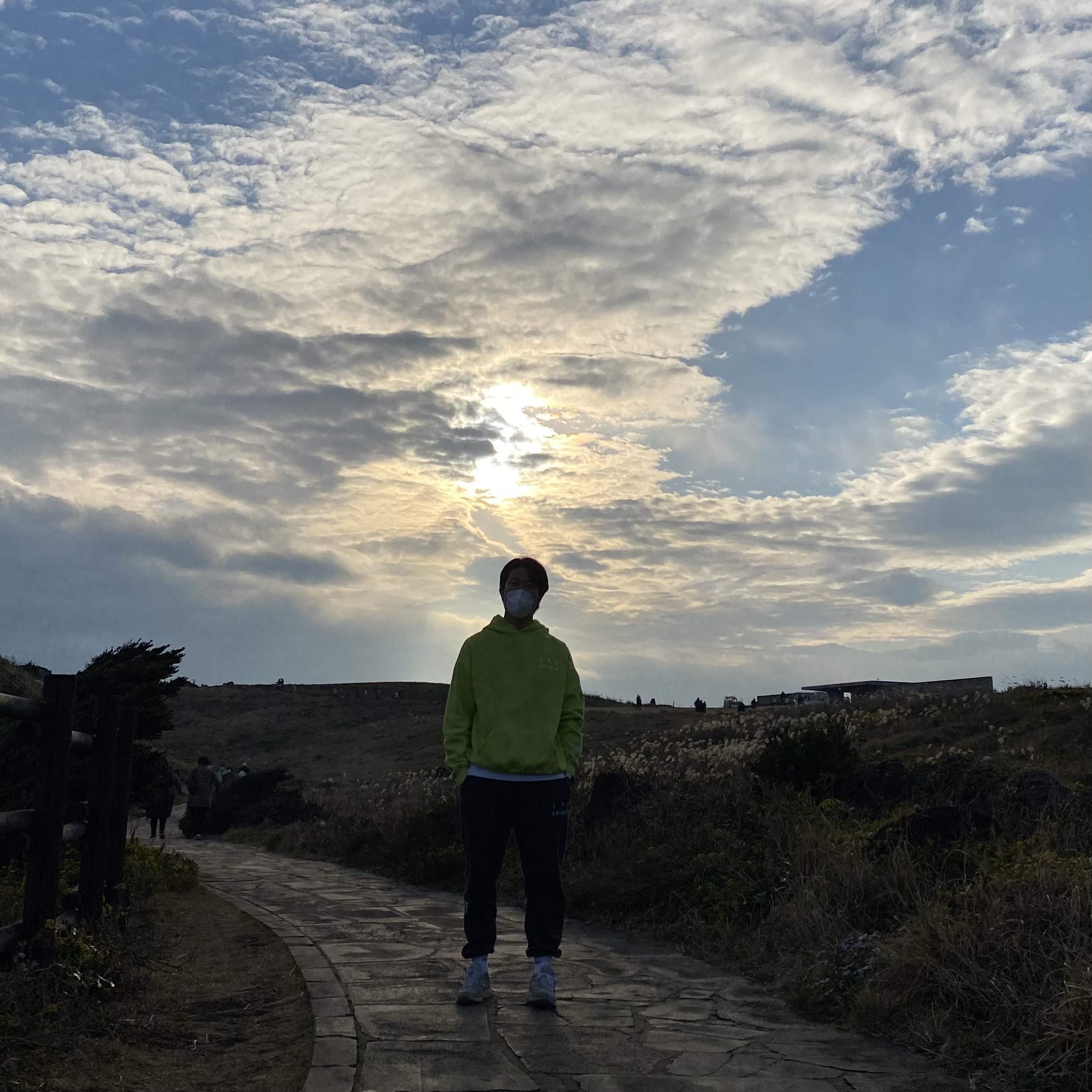 IAB Studio x Worksout Hoodie & Keyring Lime 착용 스타일 - 1