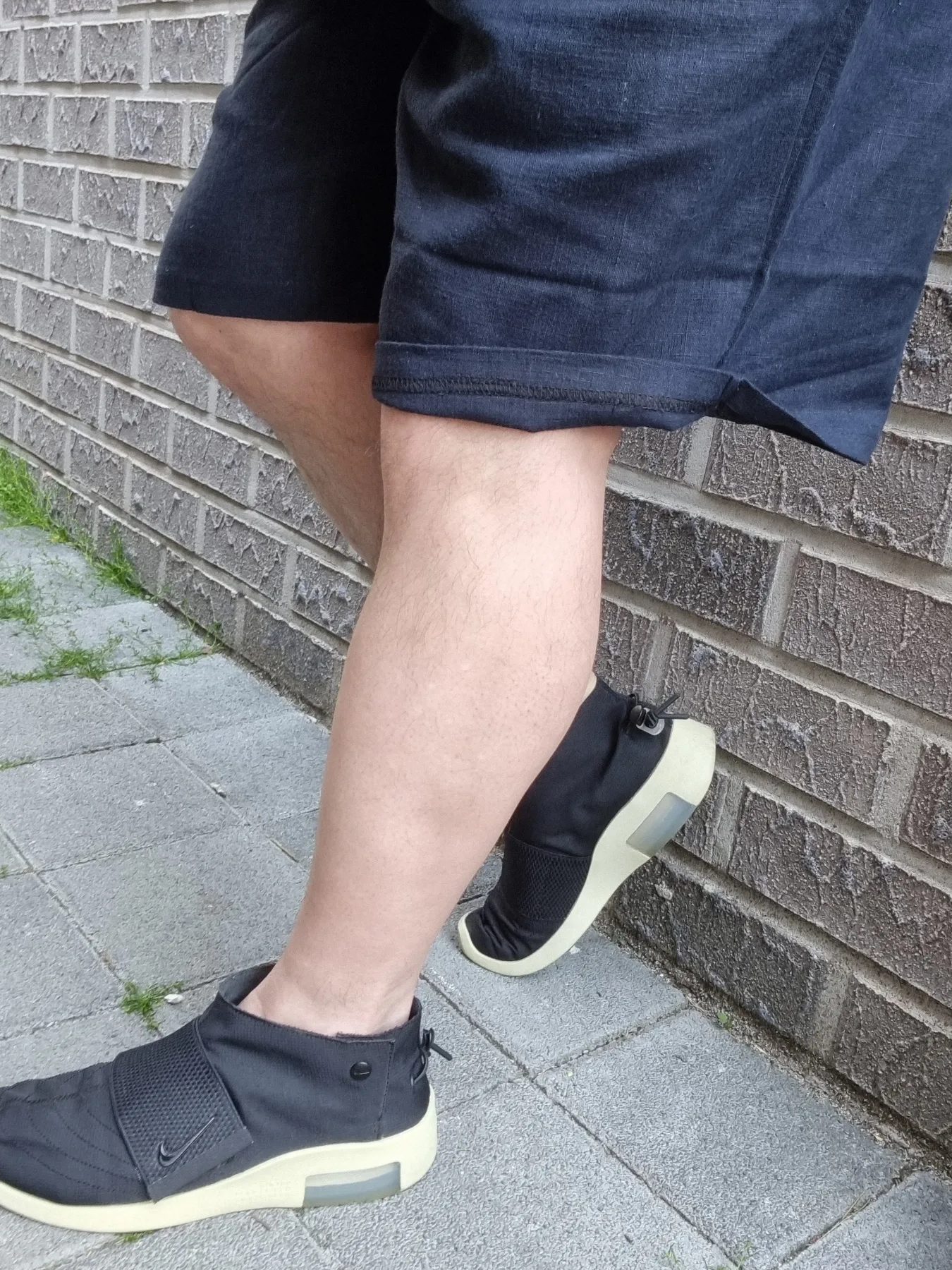 Nike x Fear of God Air Fear of God Moccasin Black 착용 스타일 - 4