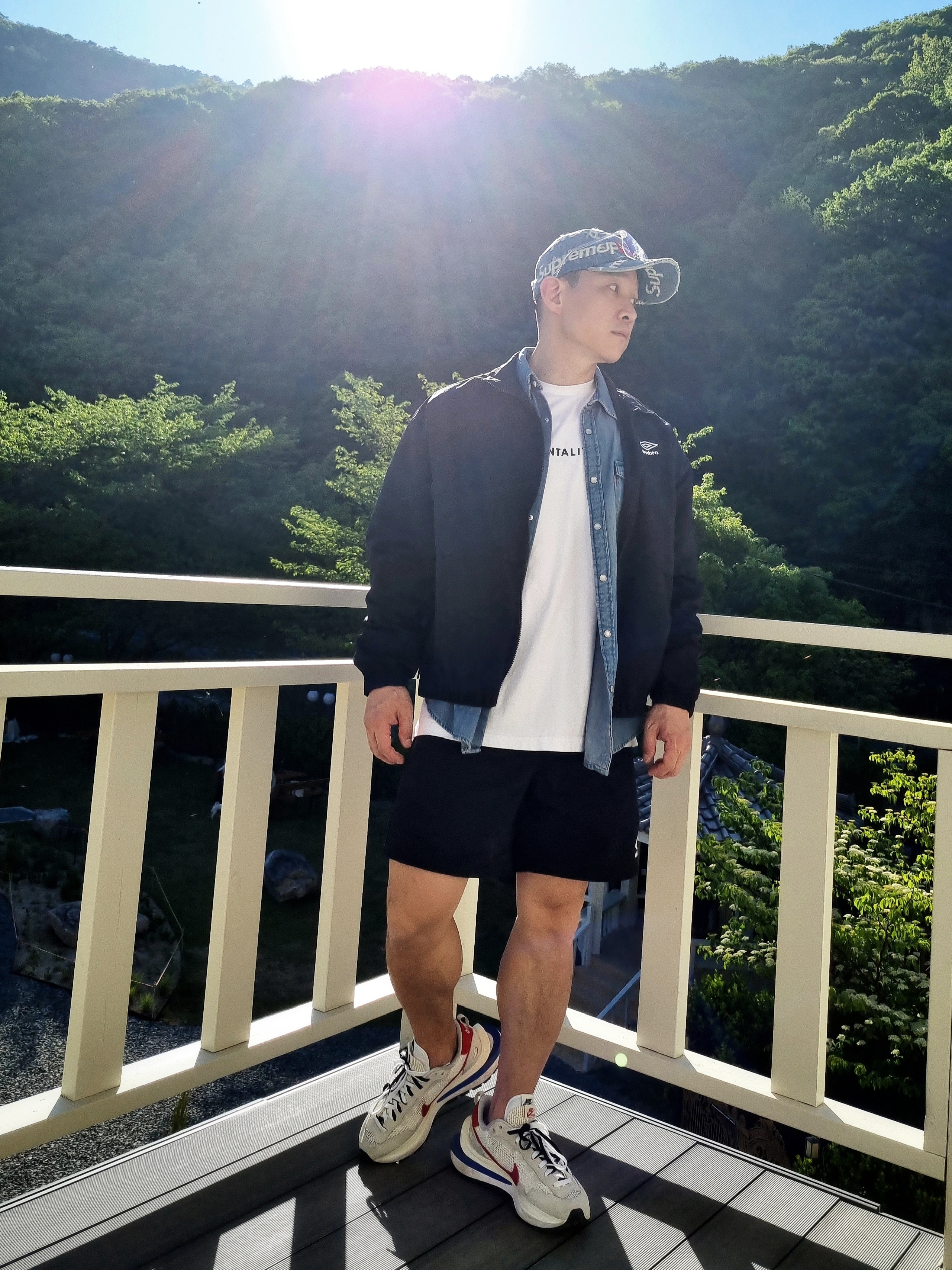 Nike x Sacai VaporWaffle Royal Fuchsia, Supreme Frayed Logos Denim Camp Cap Blue - 21SS 착용 스타일 - 5
