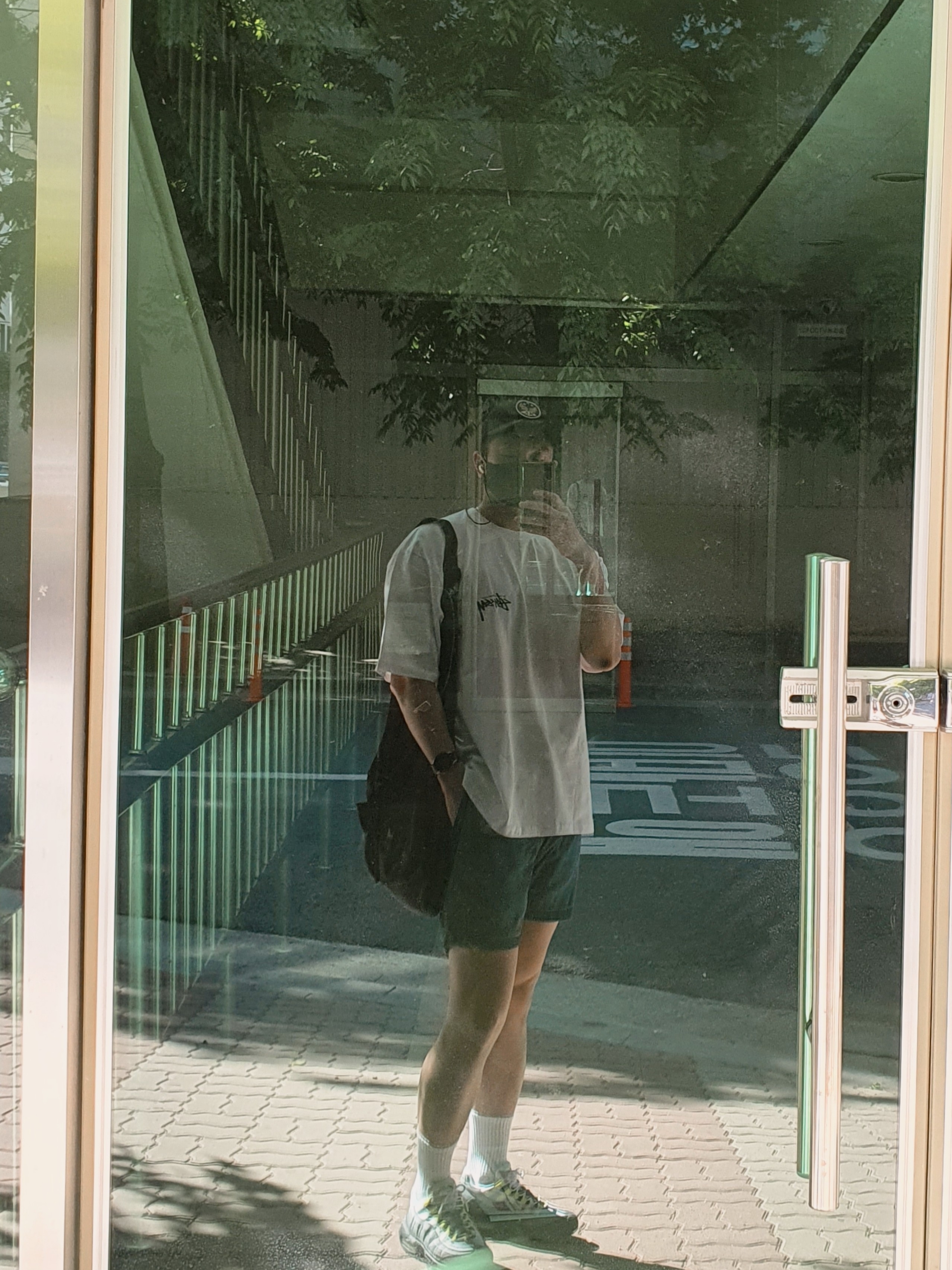 Stussy Fuzzy Dice T-Shirt White, Nike Air Max 95 OG Neon Yellow 2020 착용 스타일 - 1