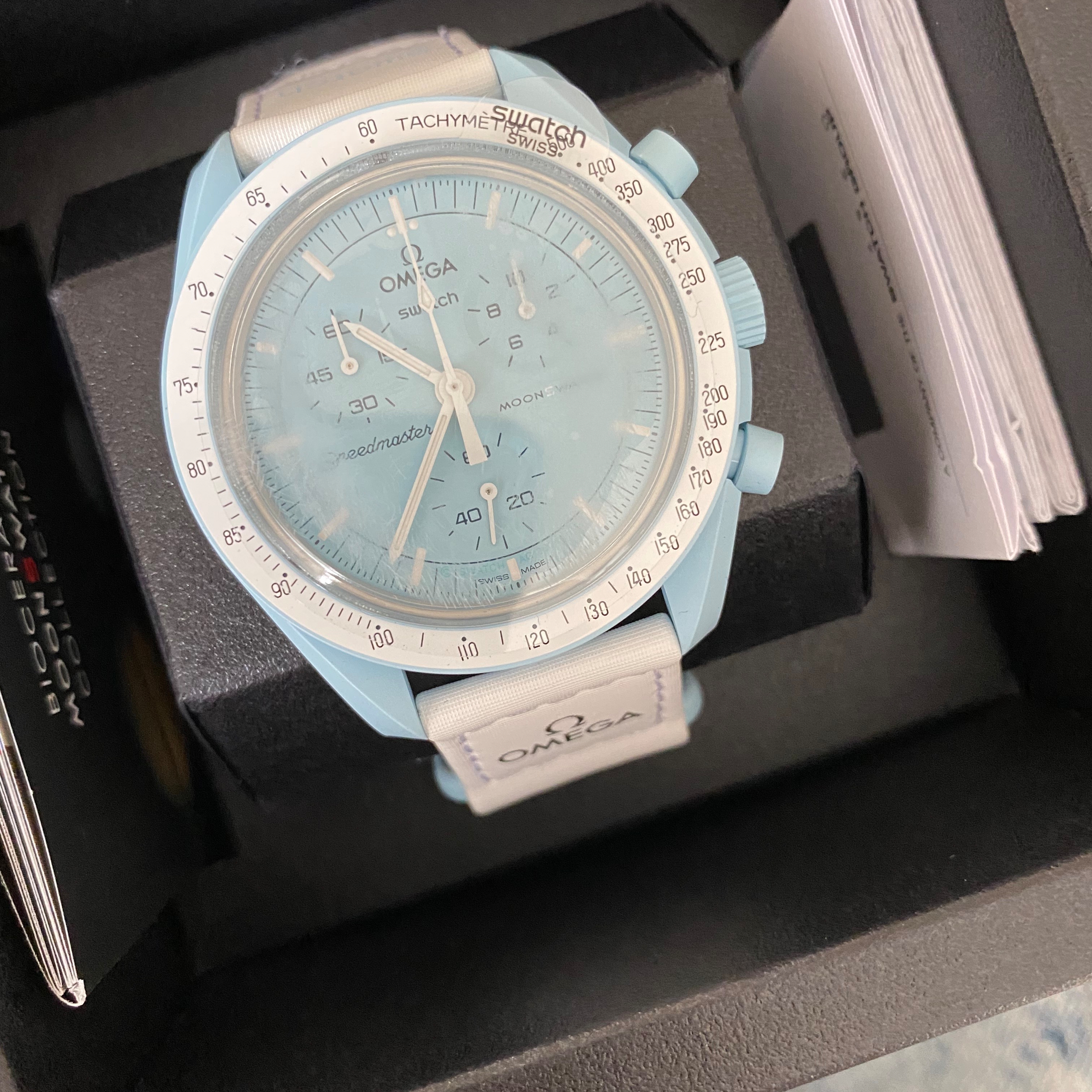Swatch x Omega Bioceramic MoonSwatch Mission To Uranus 착용 스타일 - 1