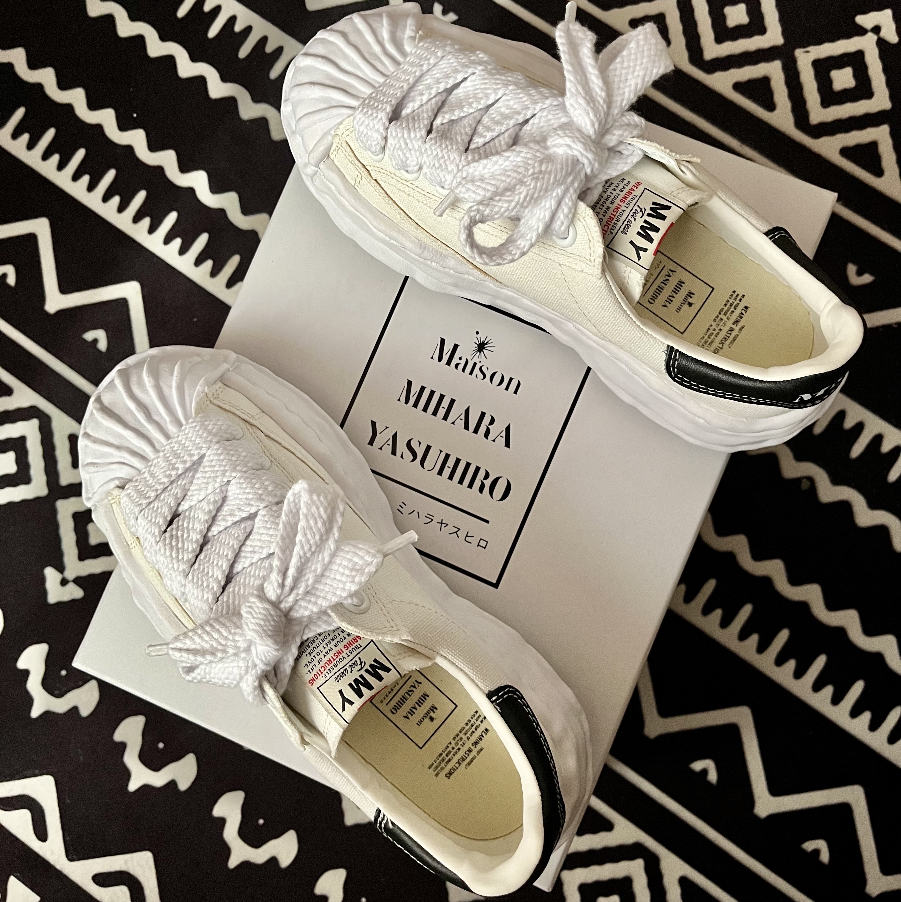 Maison Mihara Yasuhiro Blakey OG Sole Canvas Low-top Sneakers White 착용 스타일