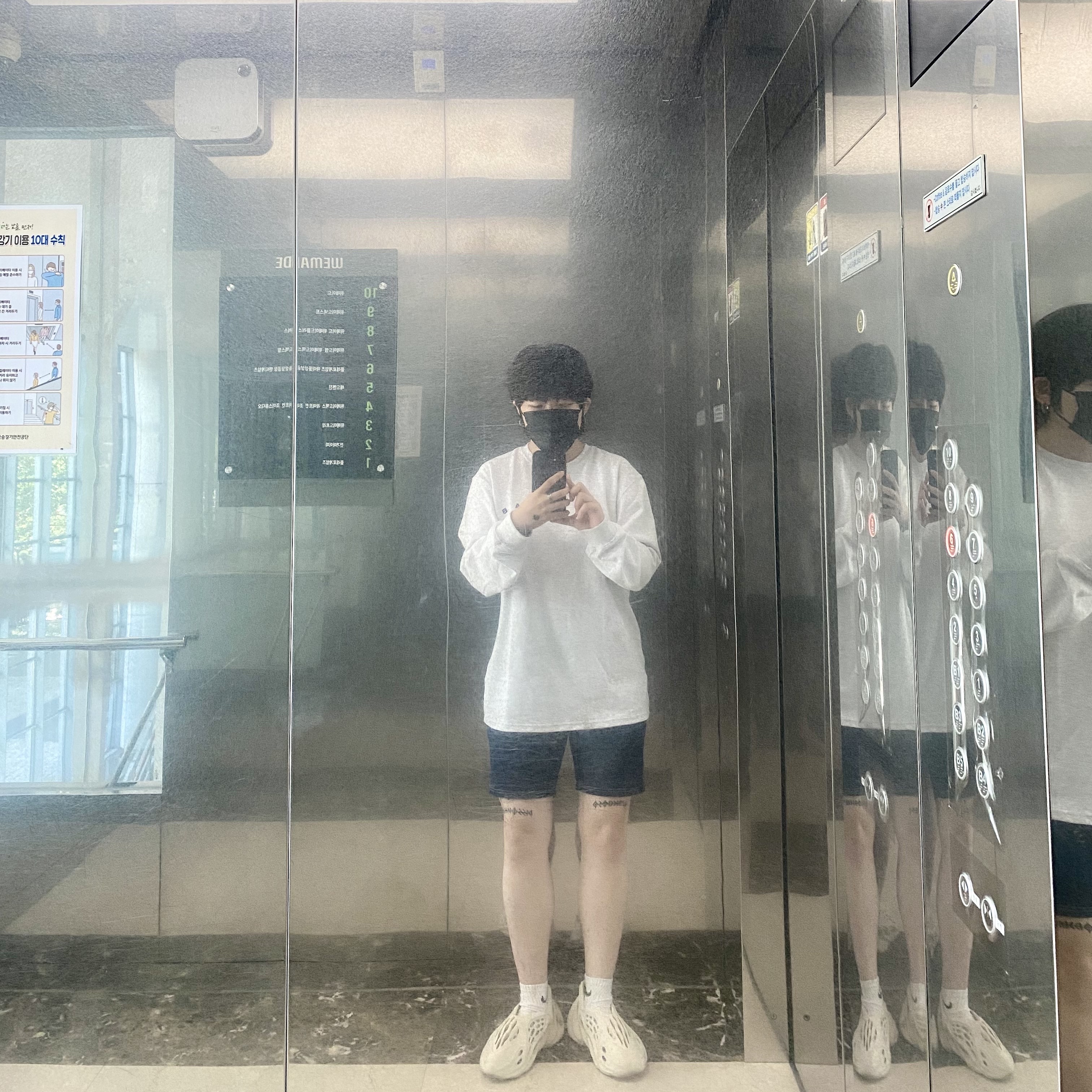 Adidas Yeezy Foam RNNR Sand, IAB Studio Long Sleeve Light Gray 착용 스타일