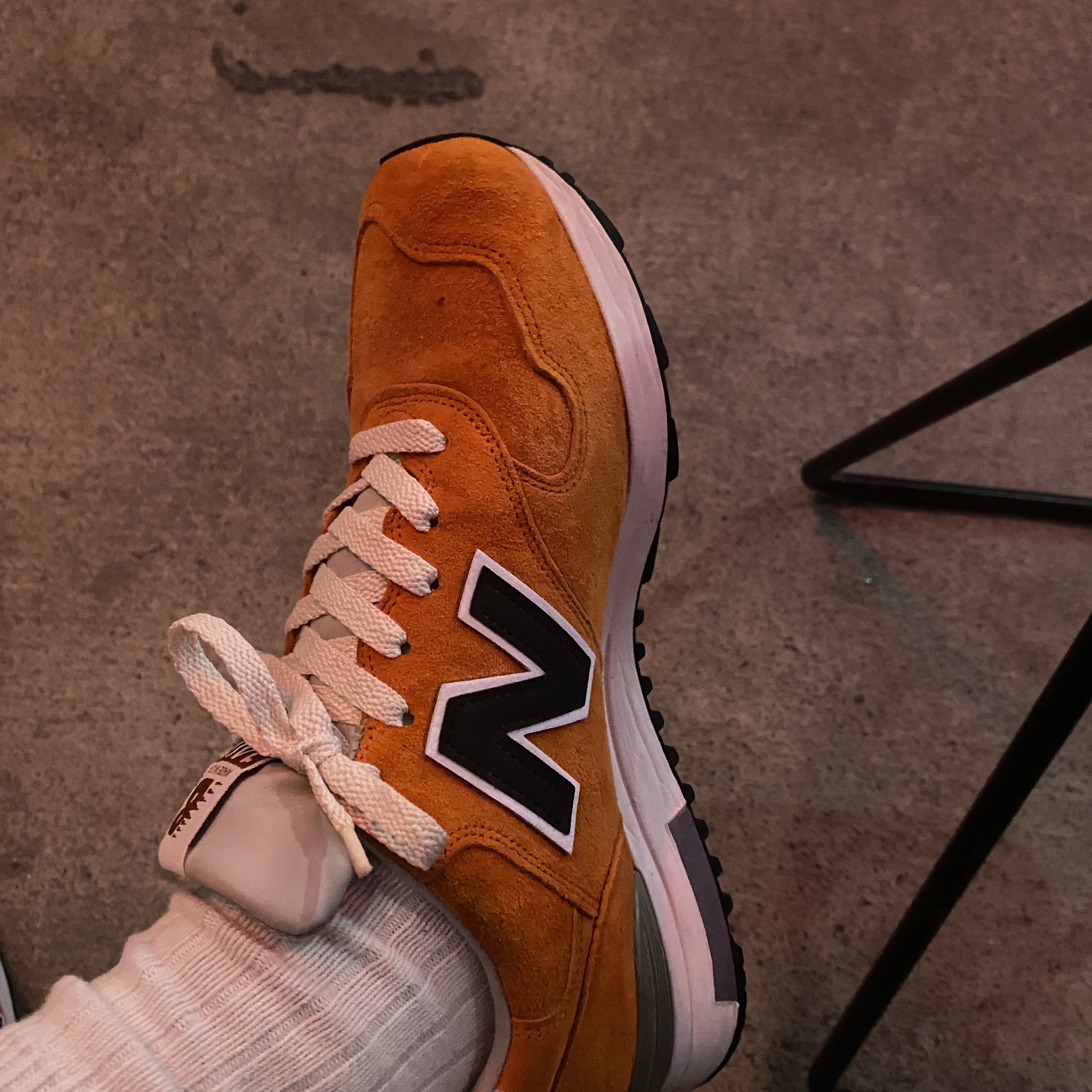 New Balance x J.Crew 1400 Made in USA Orange 착용 스타일 - 1