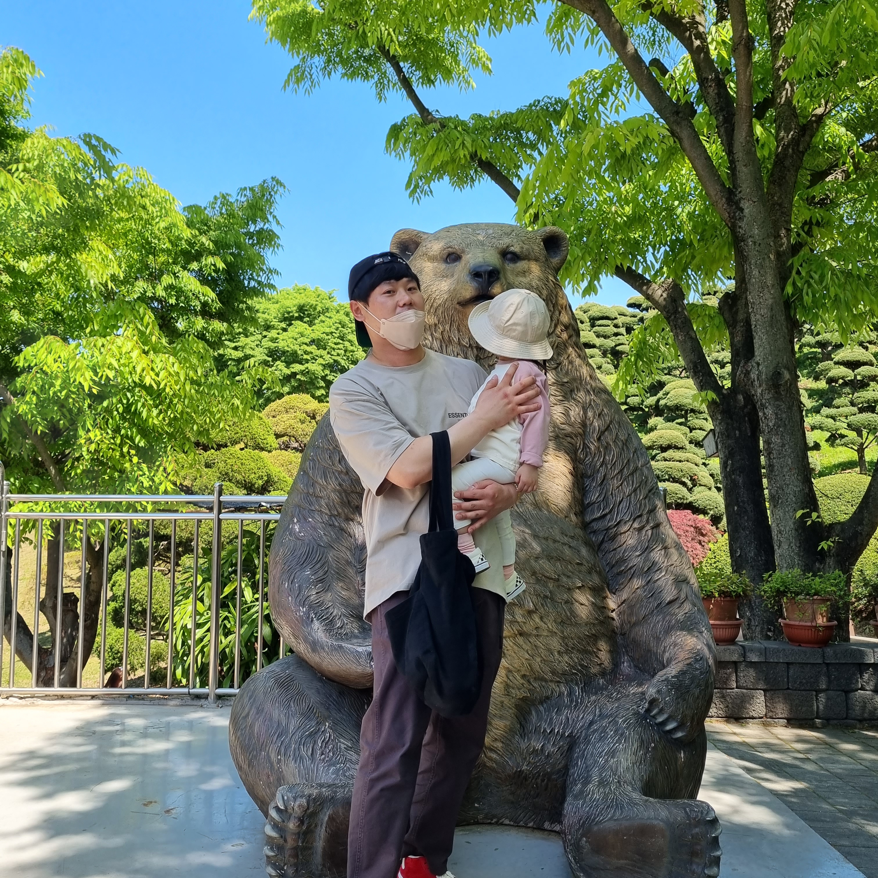 Essentials The Core Collection T-Shirt Tan 착용 스타일 - 1