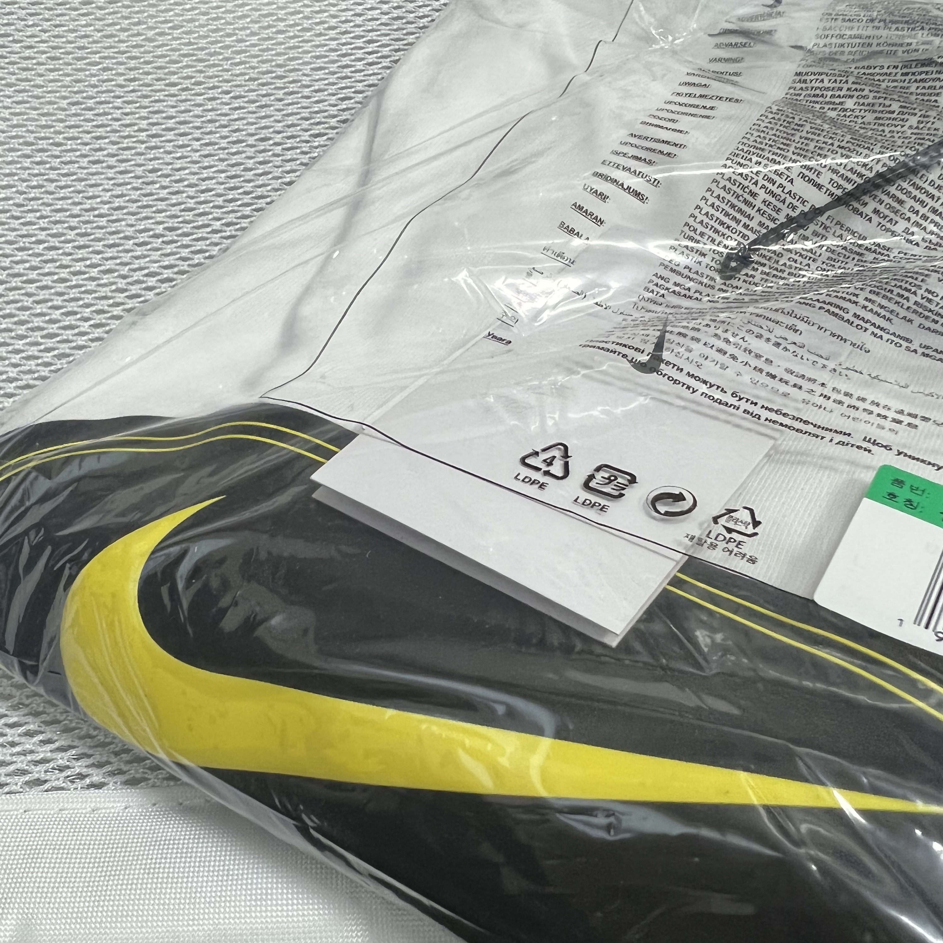Nike NRG Air Max 97 T-Shirt White (DV9400-100) 착용 스타일