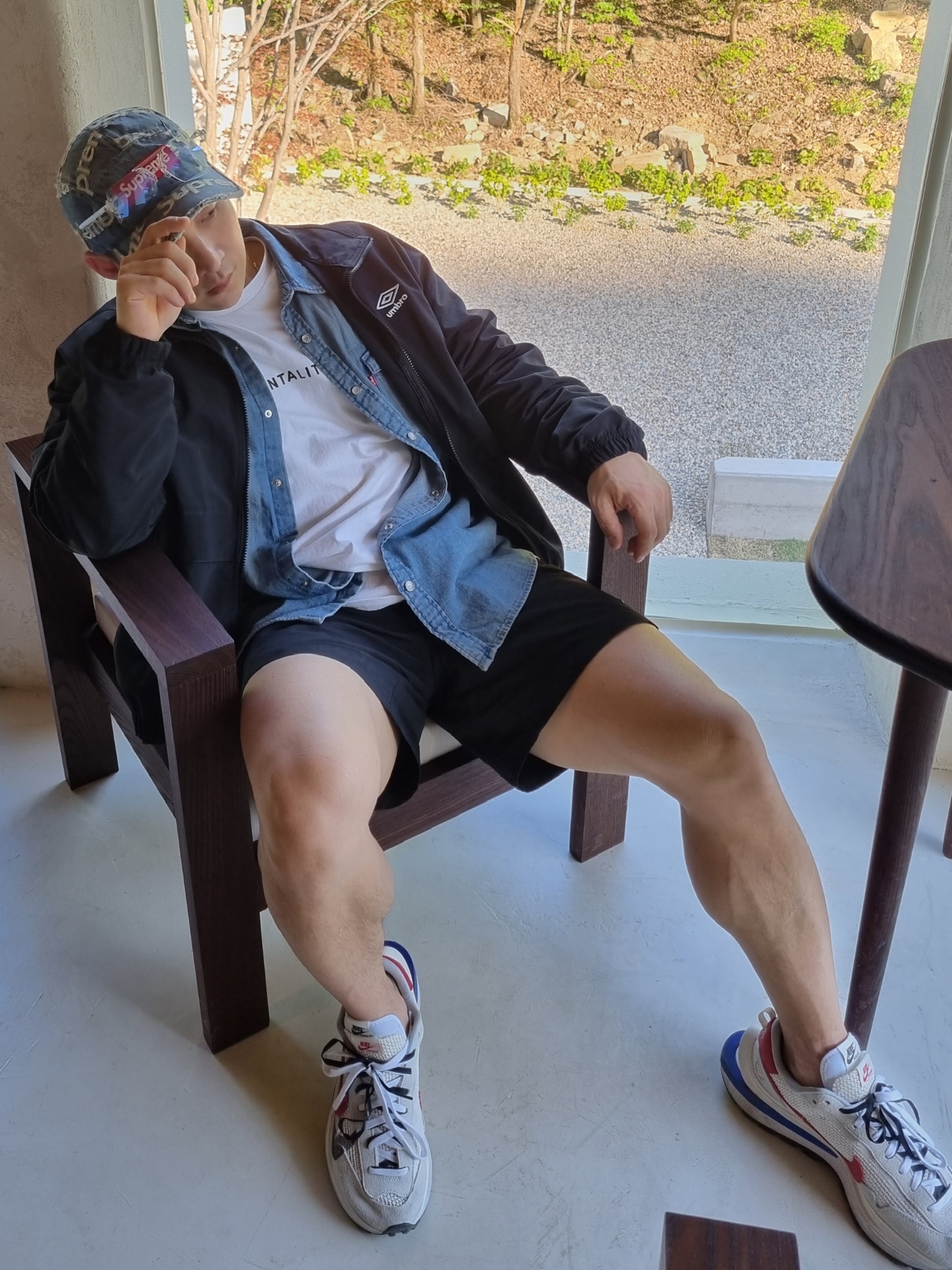 Nike x Sacai VaporWaffle Royal Fuchsia, Supreme Frayed Logos Denim Camp Cap Blue - 21SS 착용 스타일 - 3