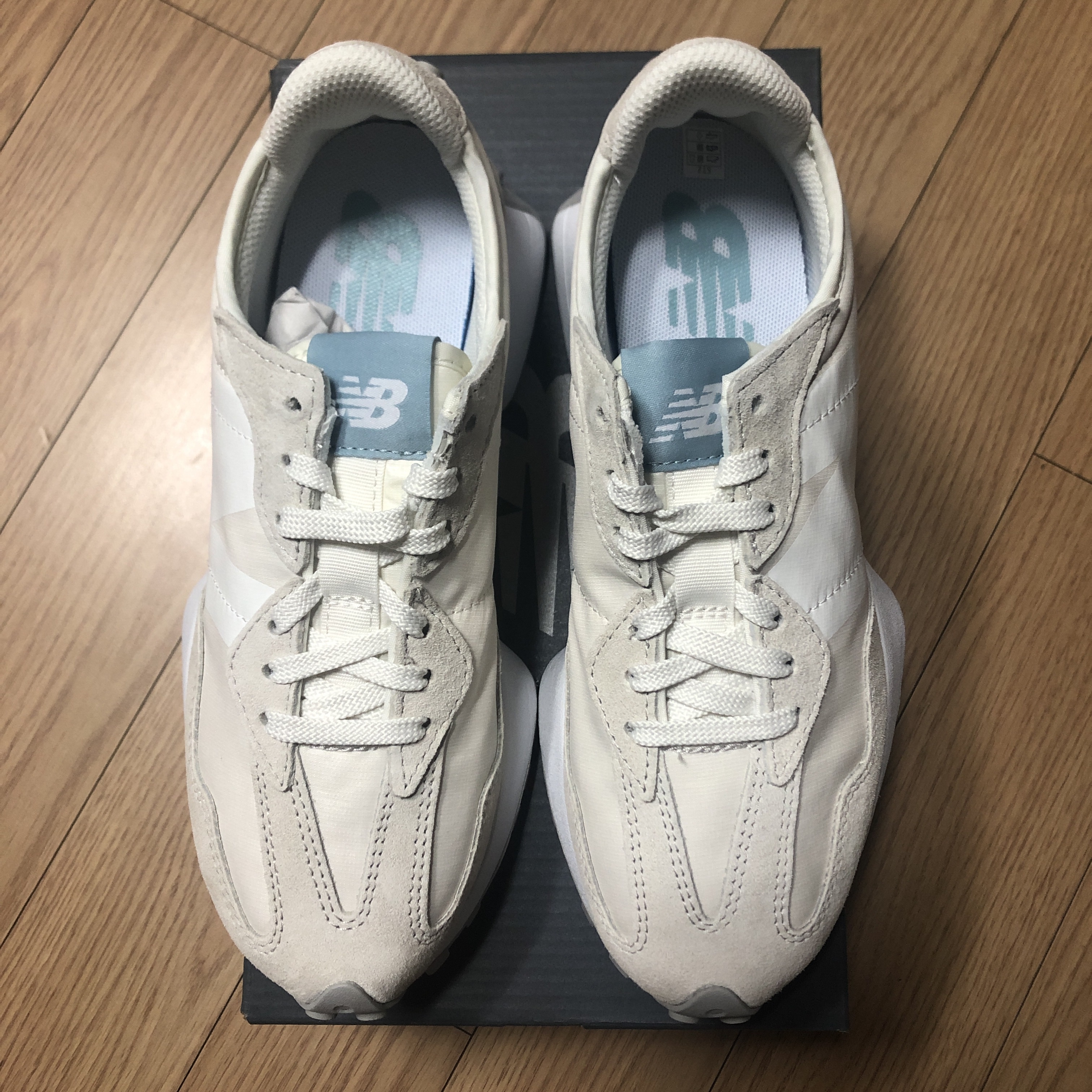(W) New Balance 327 Sea Salt 착용 스타일 - 1