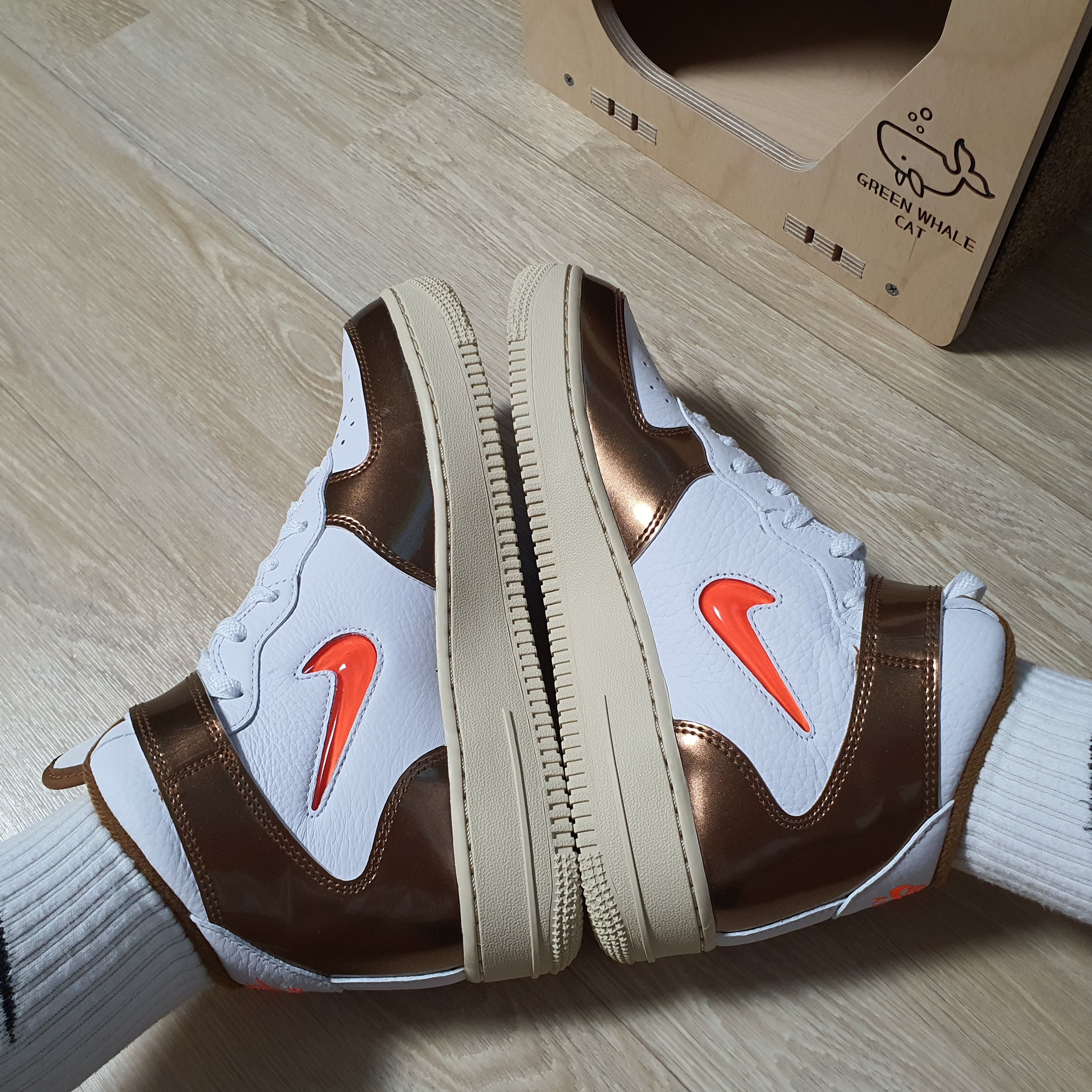 Nike Air Force 1 Mid QS Ale Brown 착용 스타일 - 3
