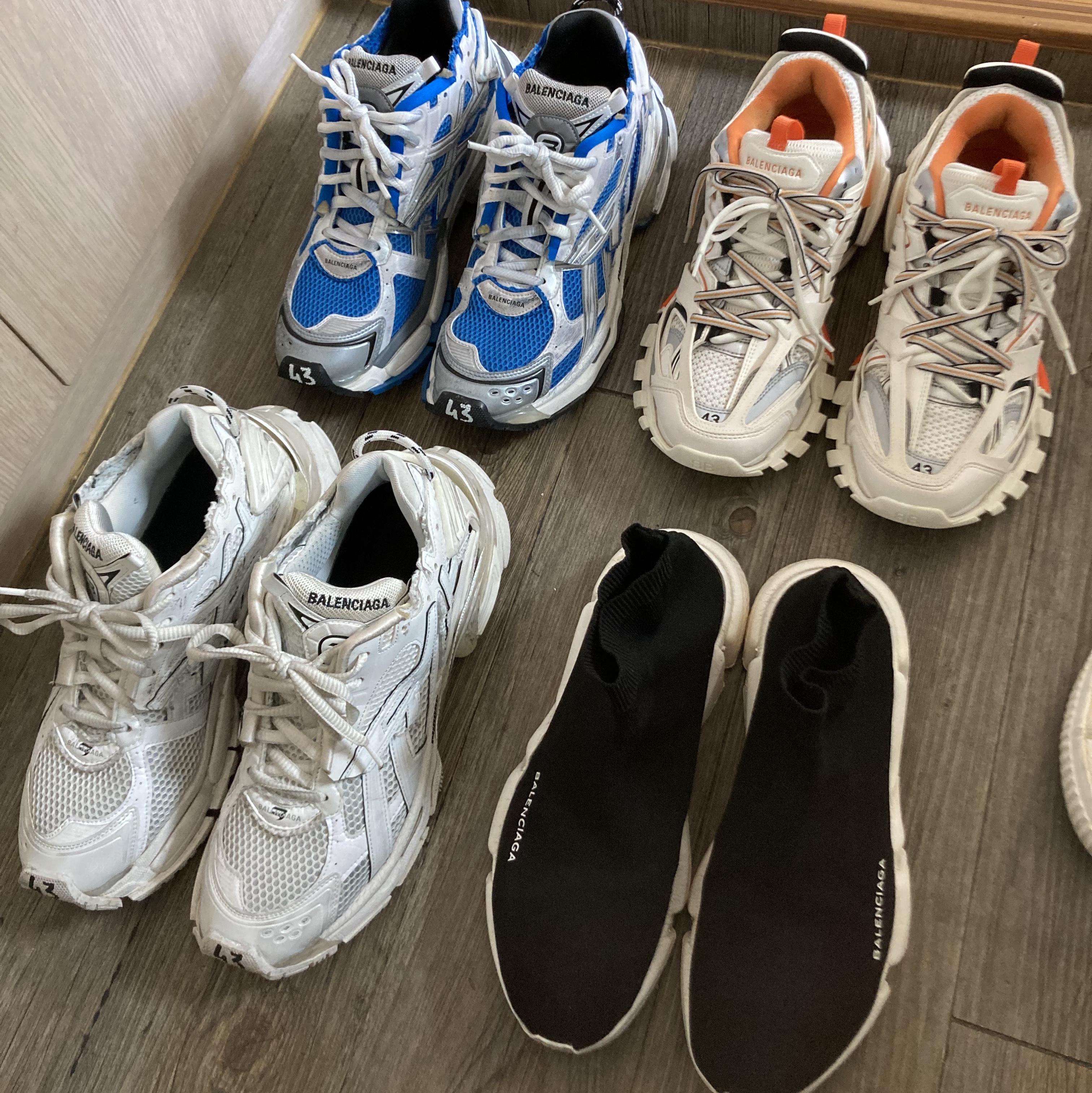 Balenciaga Runner Sneakers Blue White, Balenciaga Track Sneakers White Orange 2019 착용 스타일 - 2