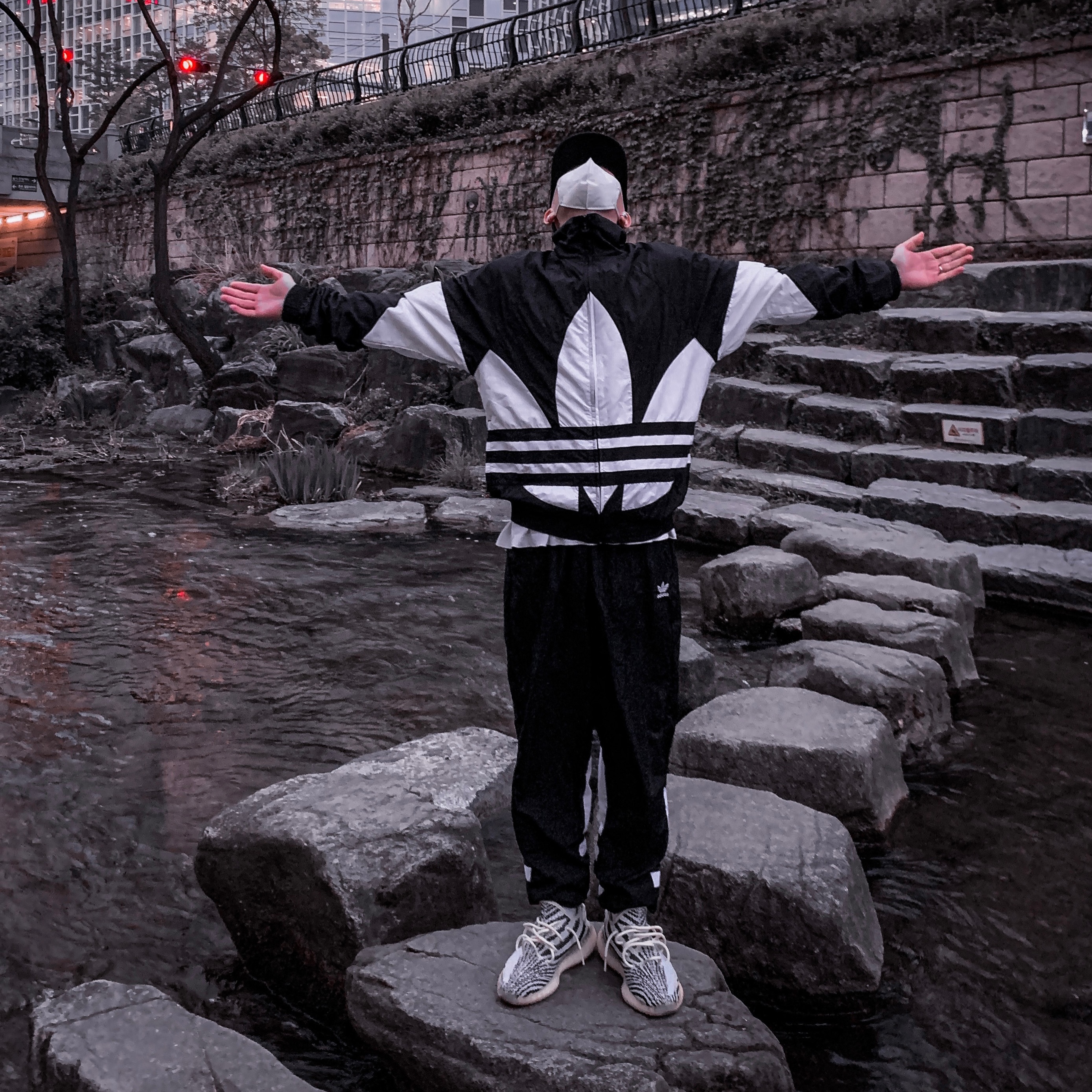 Adidas Yeezy Boost 350 V2 Zebra 2017/2019/2020 착용 스타일 - 1