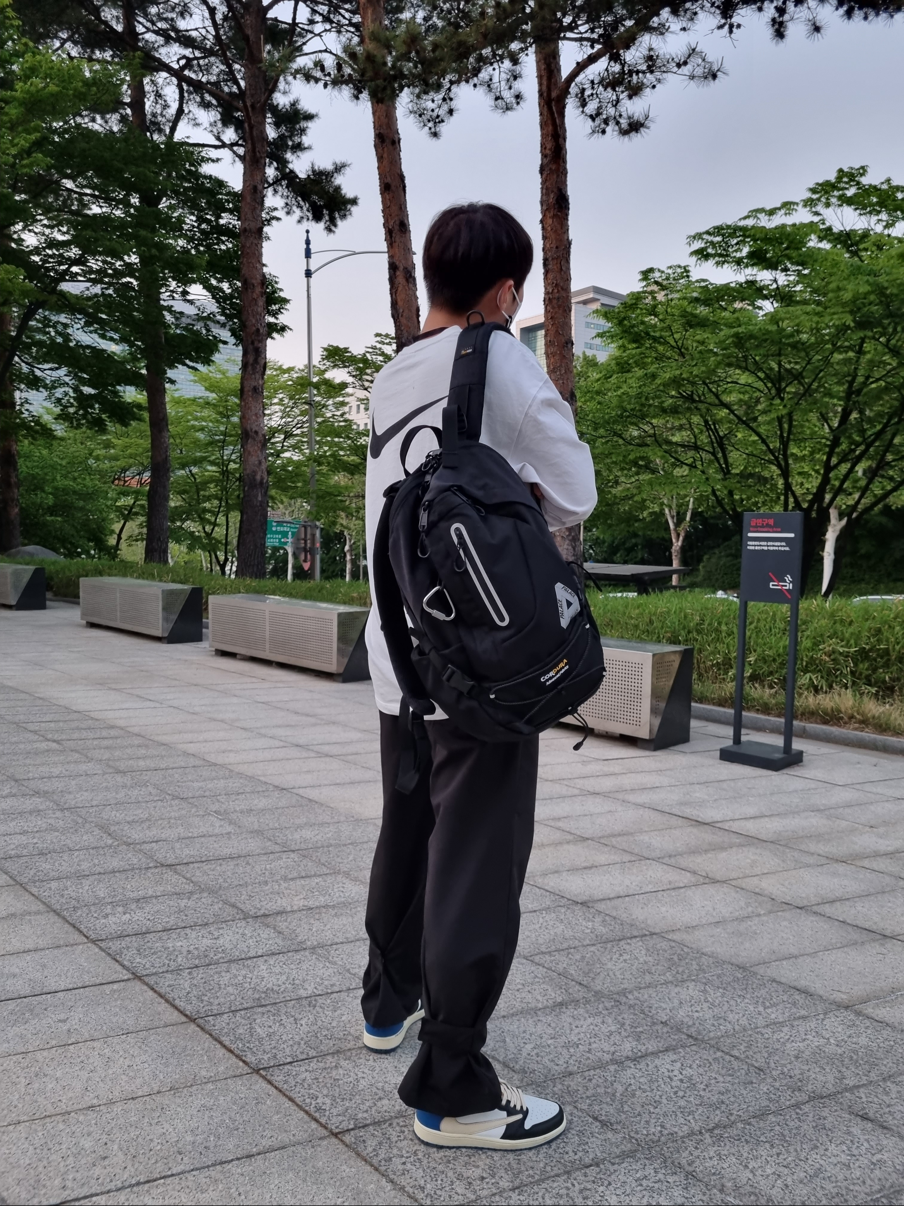 Jordan 1 x Travis Scott x Fragment Retro Low OG SP Military Blue, Nike x Stussy Big Swoosh LS T-Shirt White - US/EU 착용 스타일 - 2