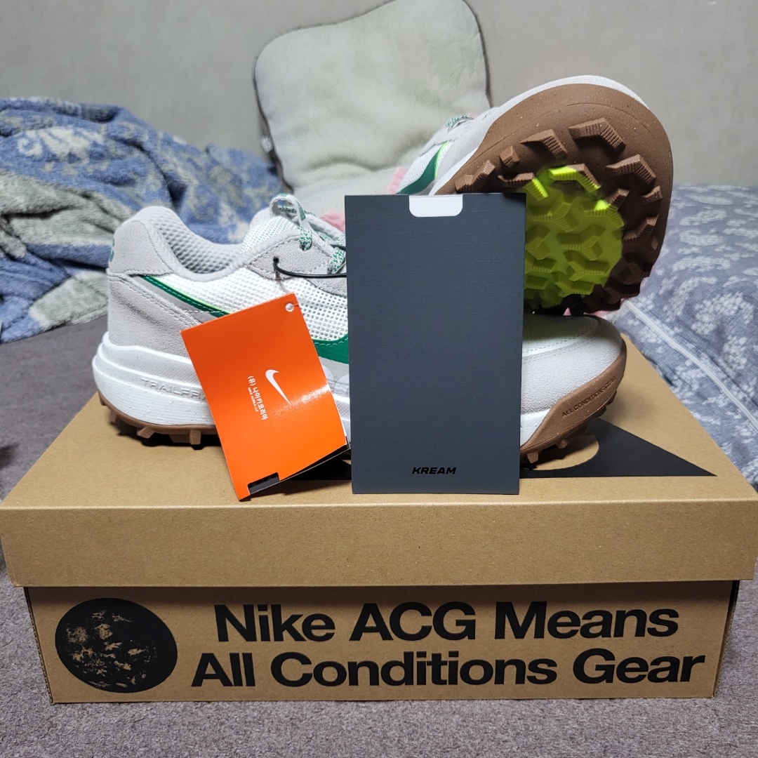 Nike ACG Lowcate Light Iron Ore 착용 스타일