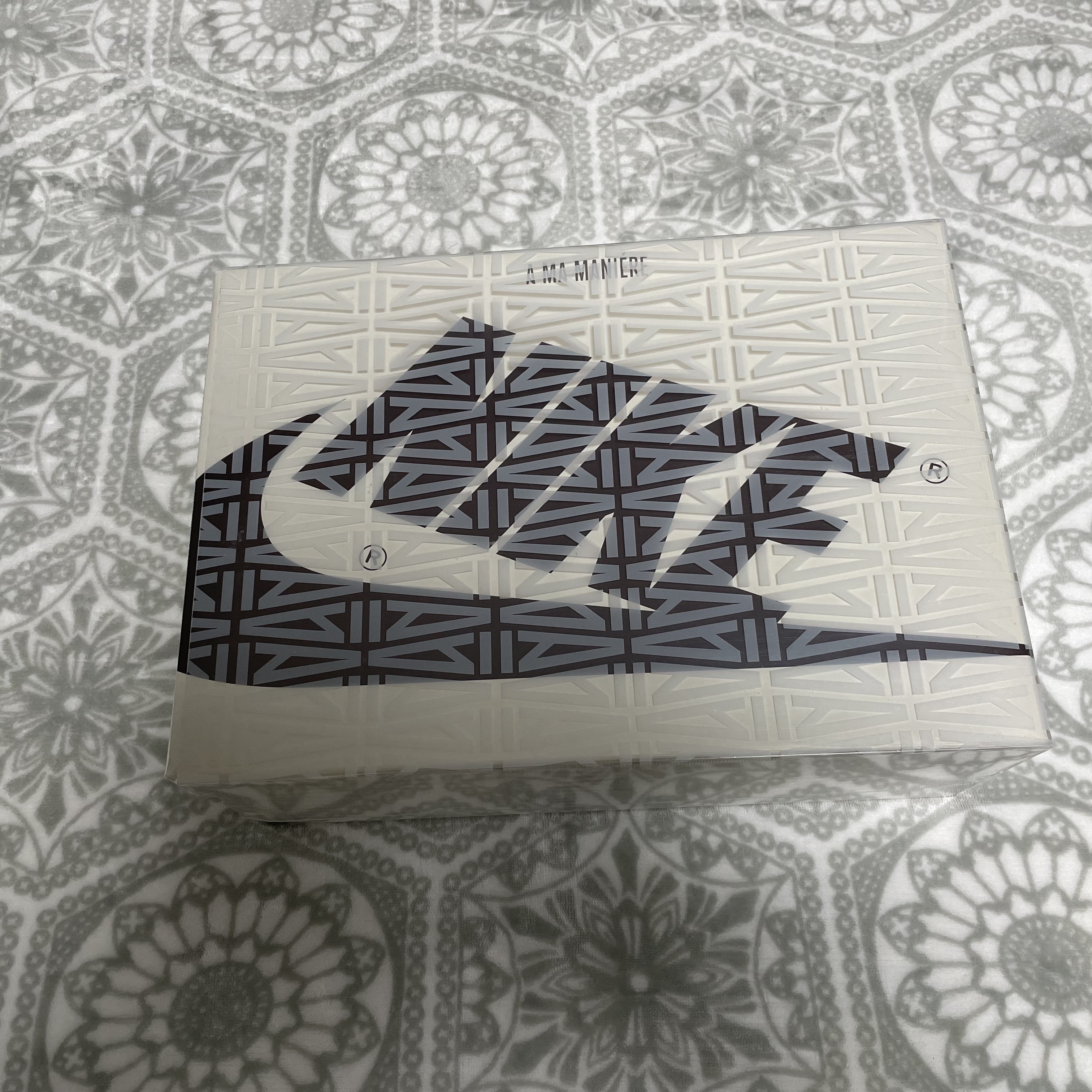 Jordan 1 x A Ma Maniere Retro High OG SP Sail and Burgundy 착용 스타일 - 1