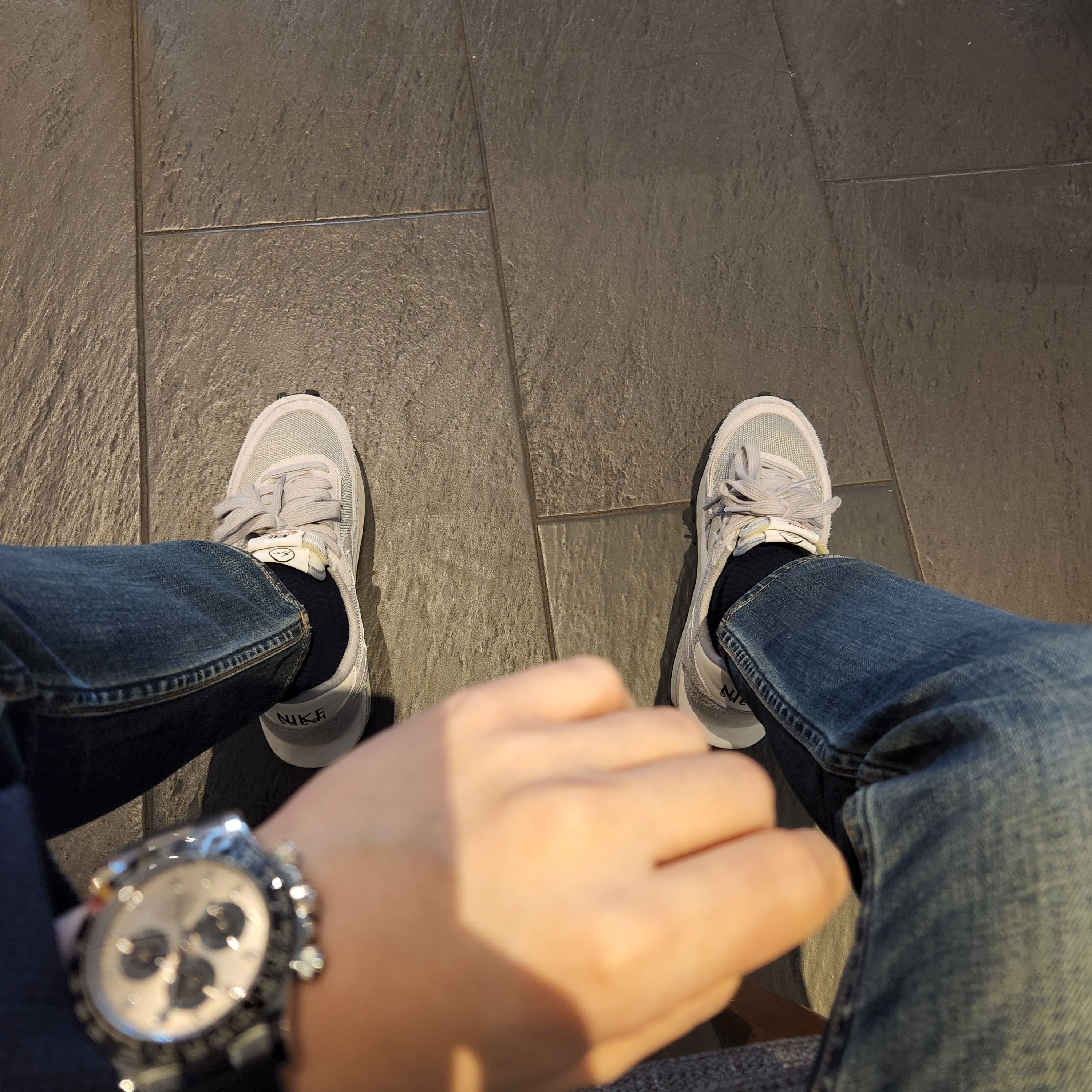 Nike x Sacai x Fragment LDWaffle Light Smoke Grey, Jordan 1 Mid Chicago Black Toe 착용 스타일 - 1