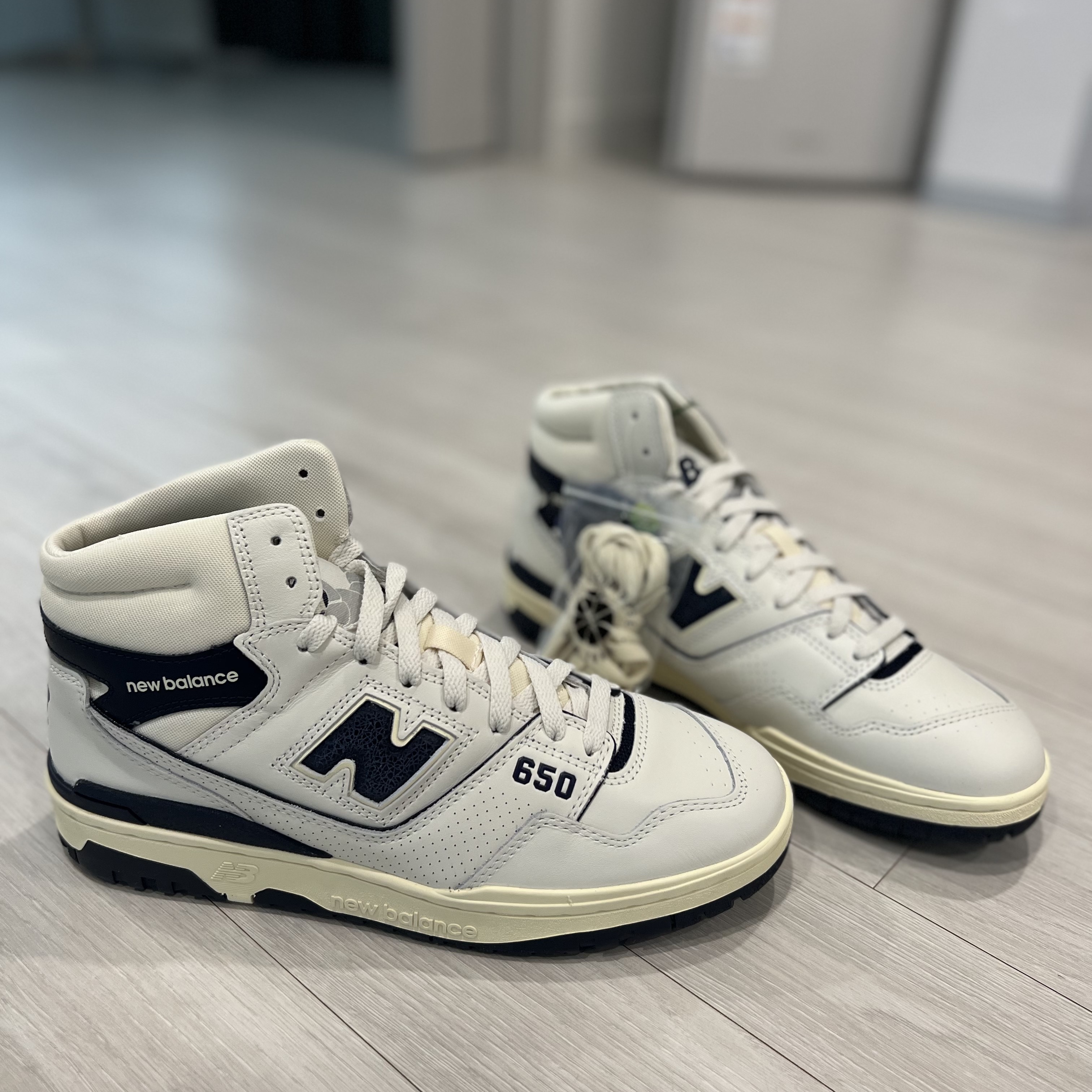 New Balance x Aime Leon Dore 650R White Navy 착용 스타일 - 3