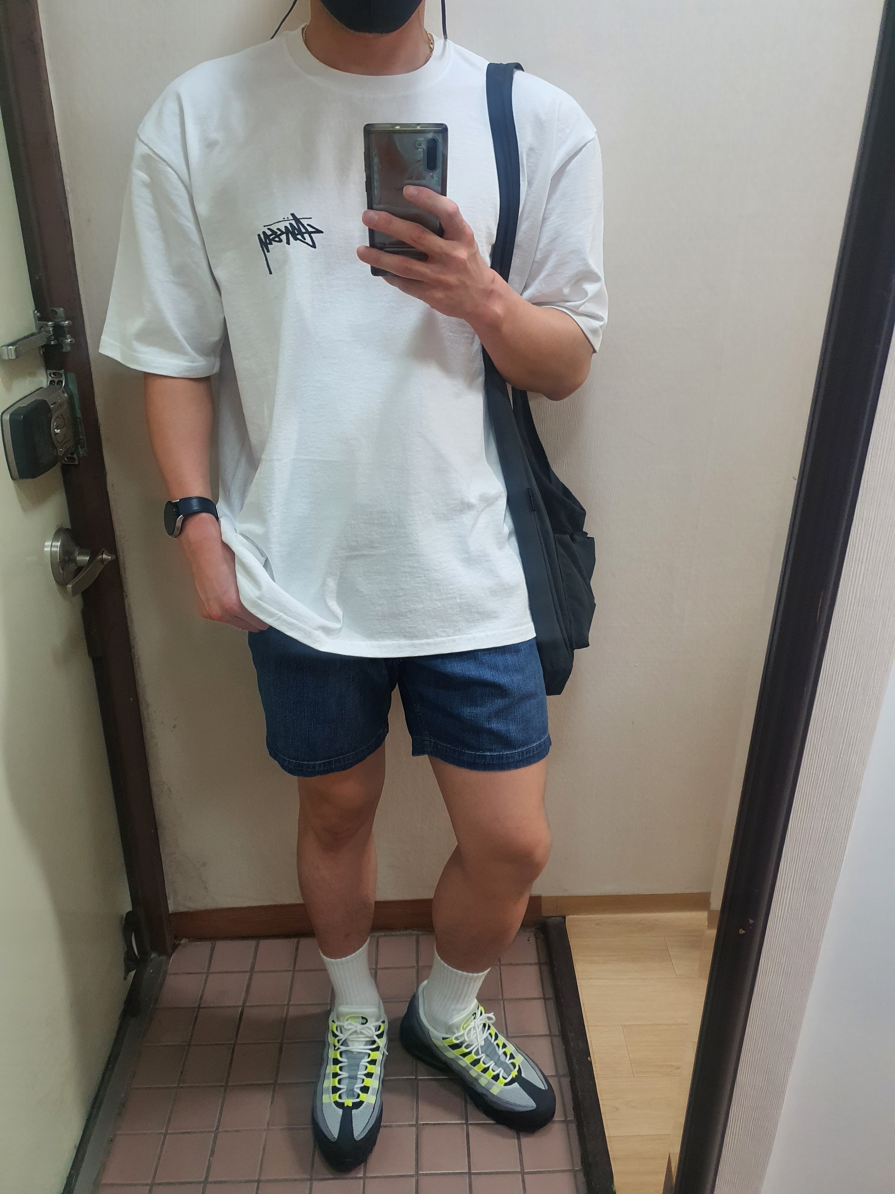 Stussy Fuzzy Dice T-Shirt White, Nike Air Max 95 OG Neon Yellow 2020 착용 스타일 - 2