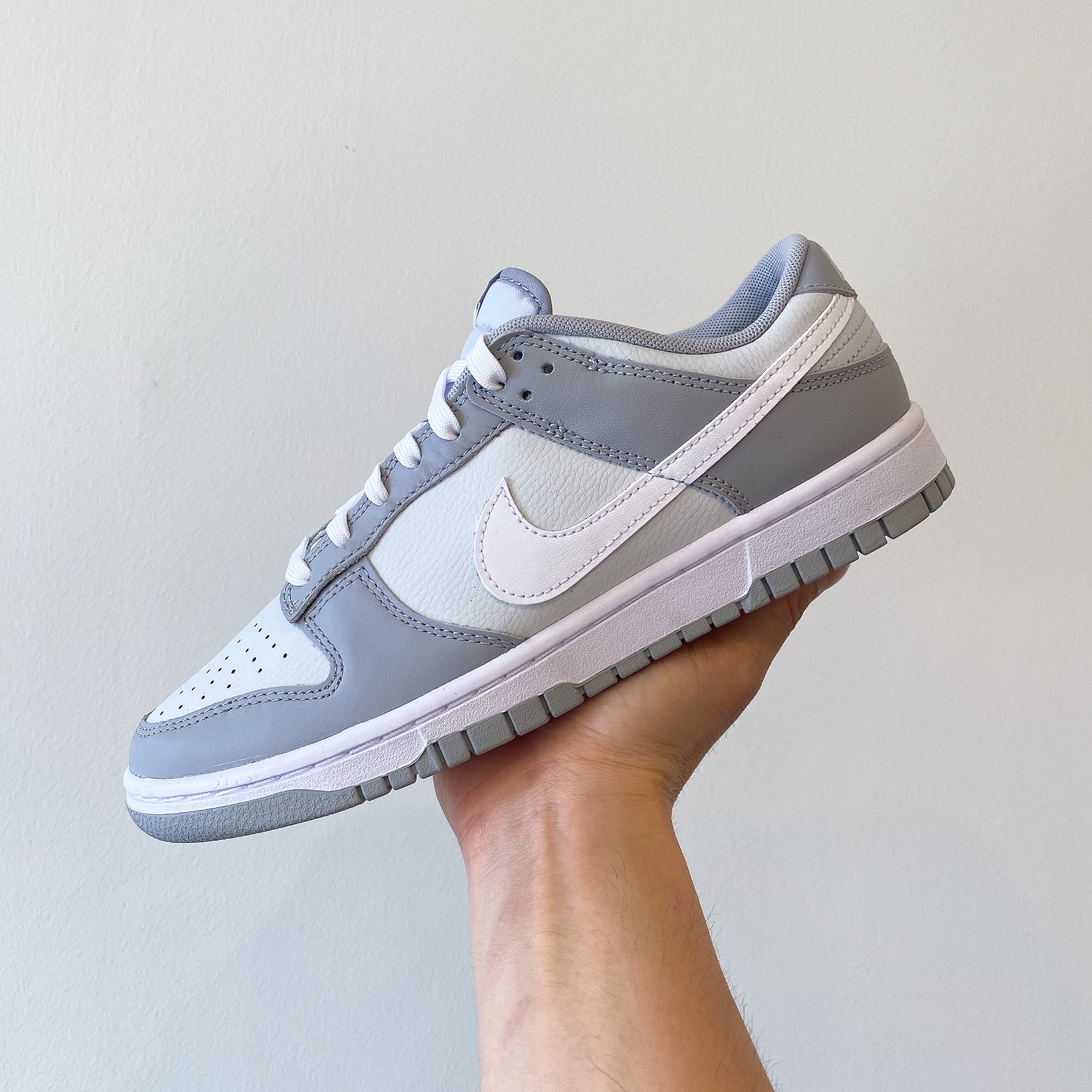Nike Dunk Low Retro Wolf Grey 착용 스타일 - 1