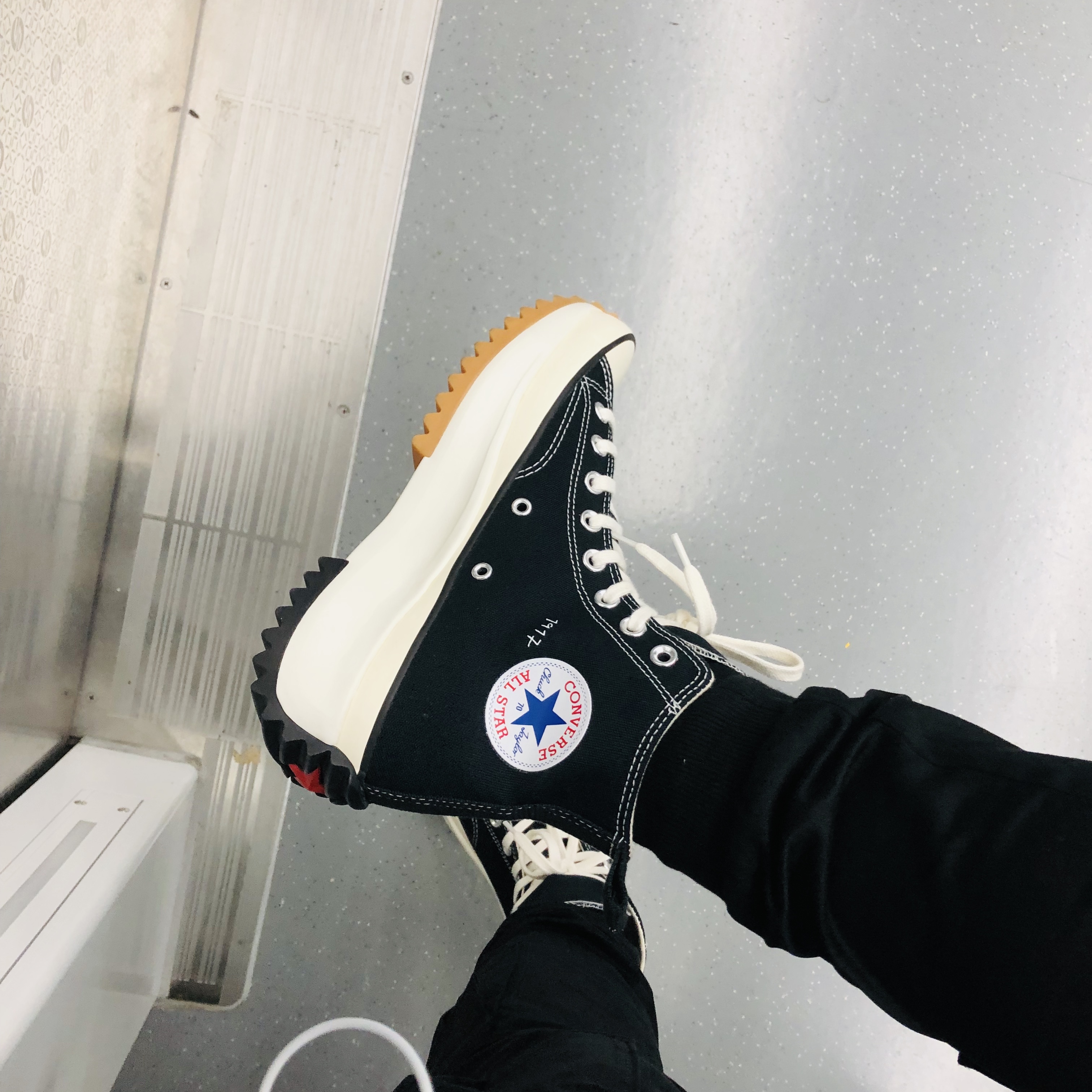 Converse x JW Anderson Run Star Hike Hi Black 착용 스타일