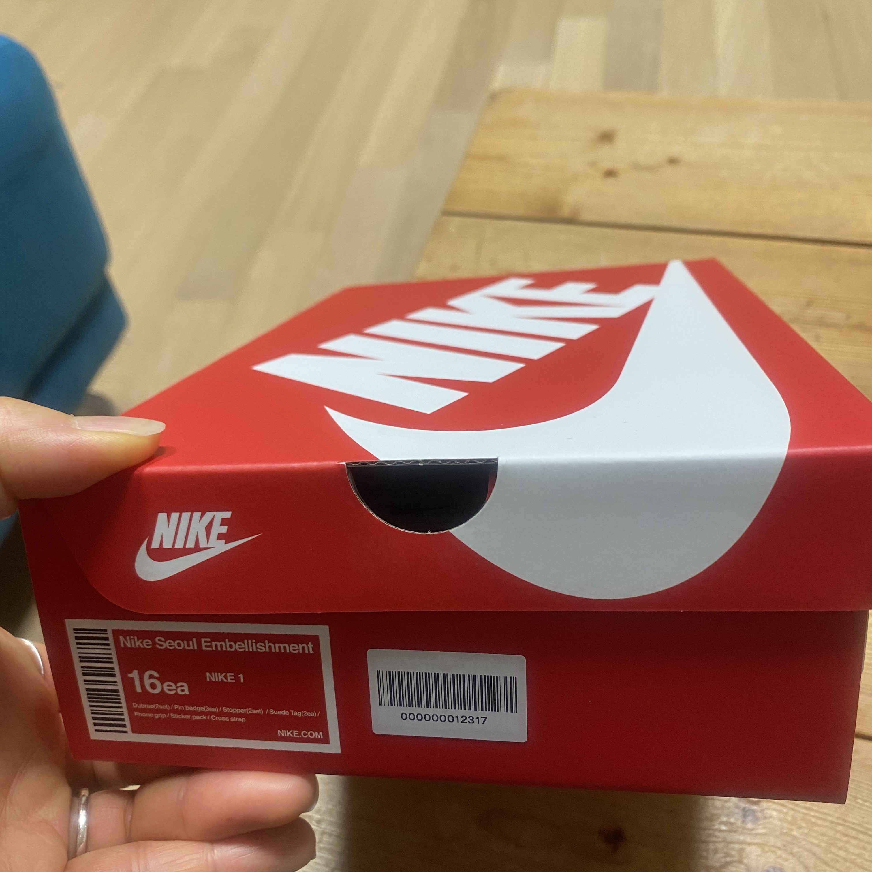 Nike x NBA Dunk Low Retro EMB Black and Chile Red 착용 스타일 - 4